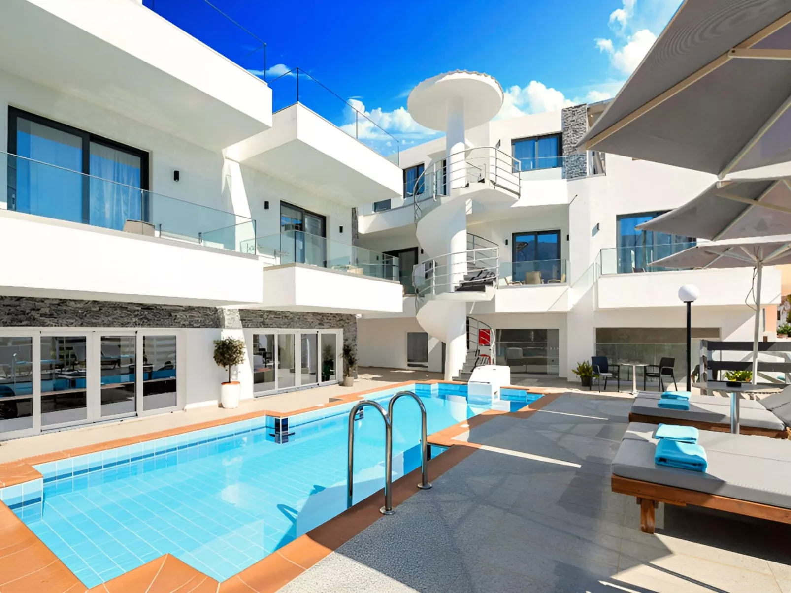 Pnoe Beachside Studio