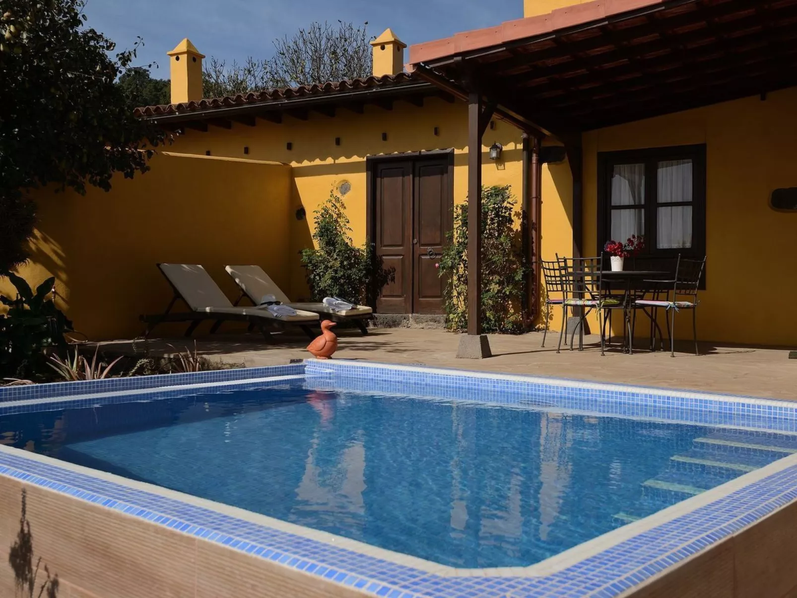 Mit Schwimmbad nur für Erwachsene