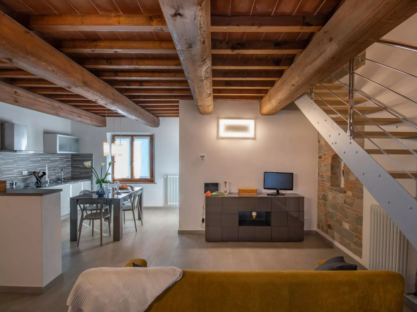 Modernes Haus mit Garten und privatem Parkplatz