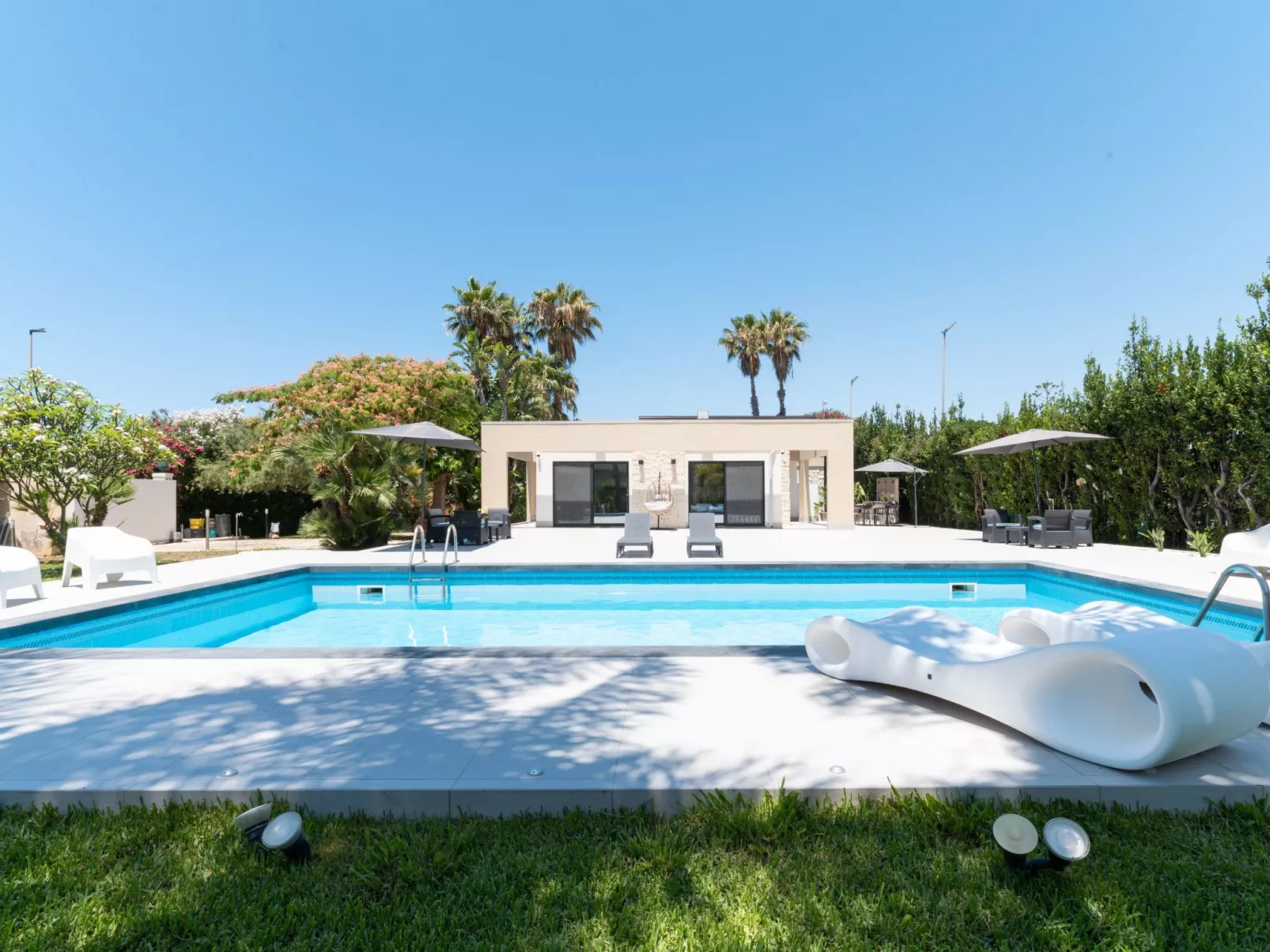 Nereide, Luxusvilla mit Pool am Meer