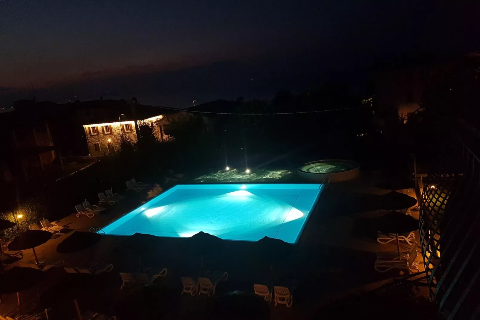 Residence Nettuno, Peschiera-bilo-Buitenkant zomer