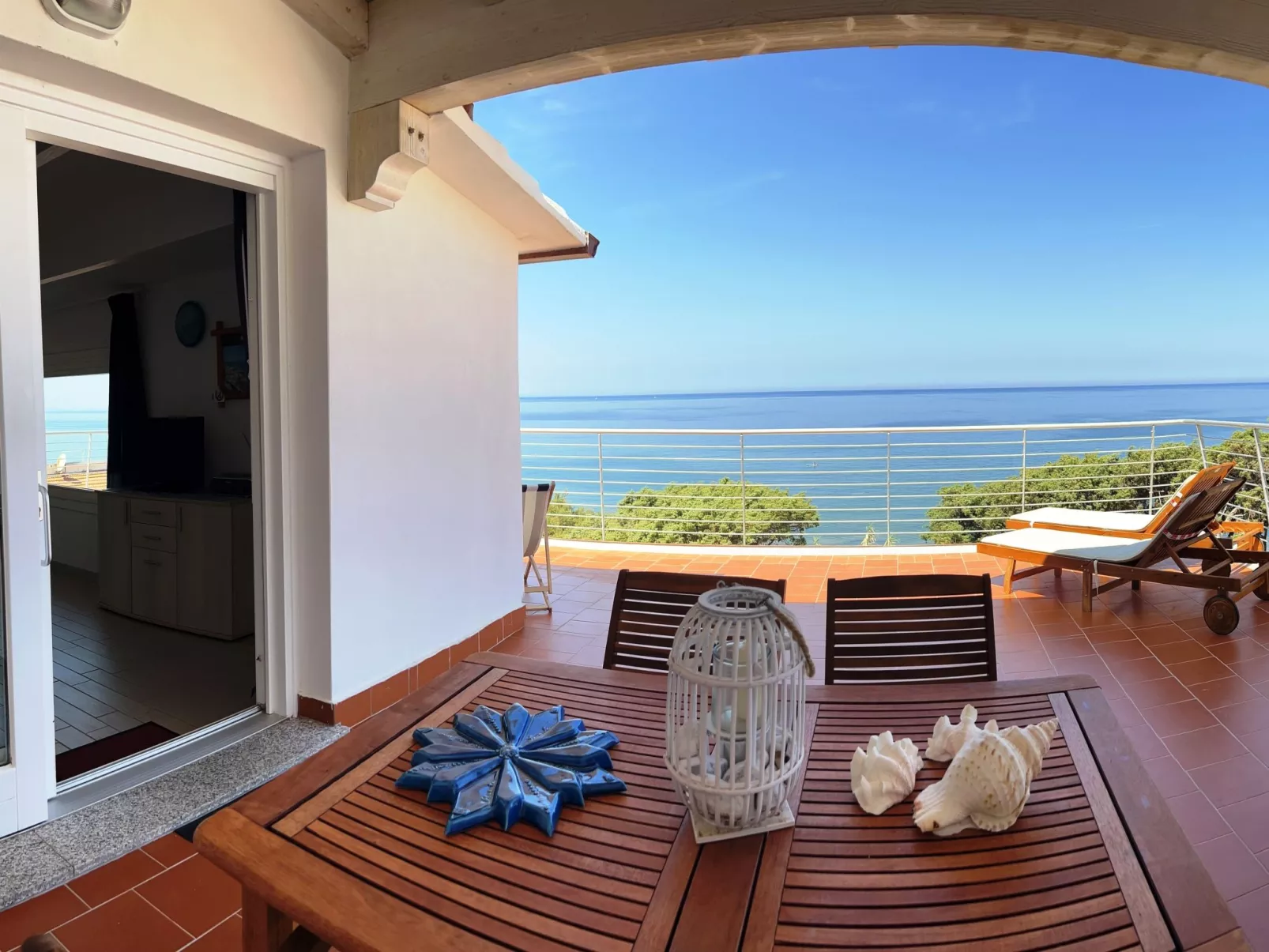 Schöne und private Wohnung am Meer