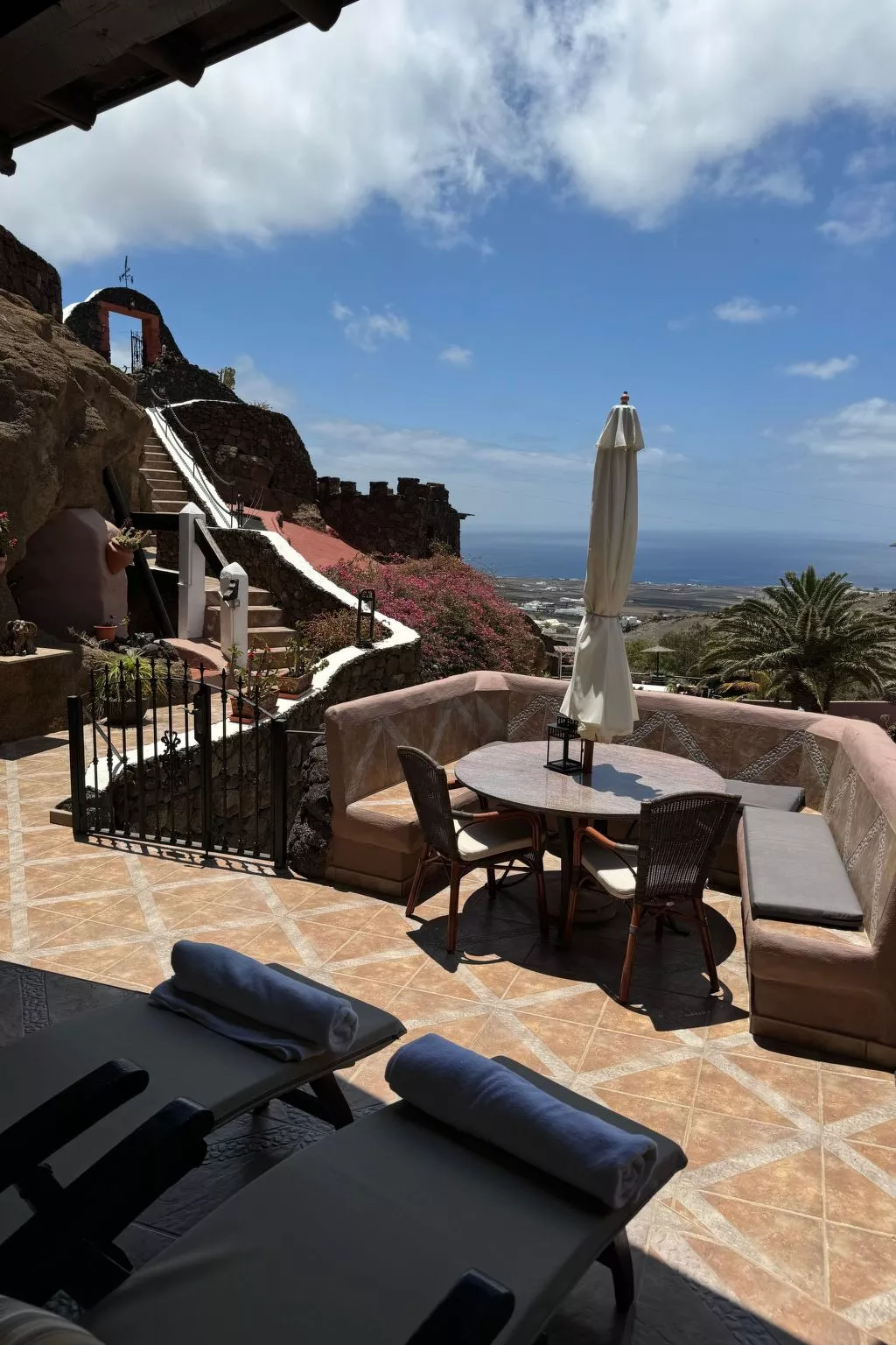 Schlafen in einer vulkanischen Höhle