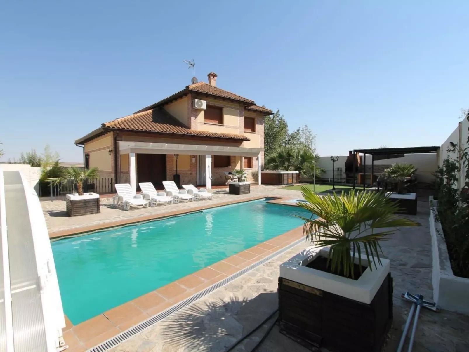 In Seseña mit großem Garten