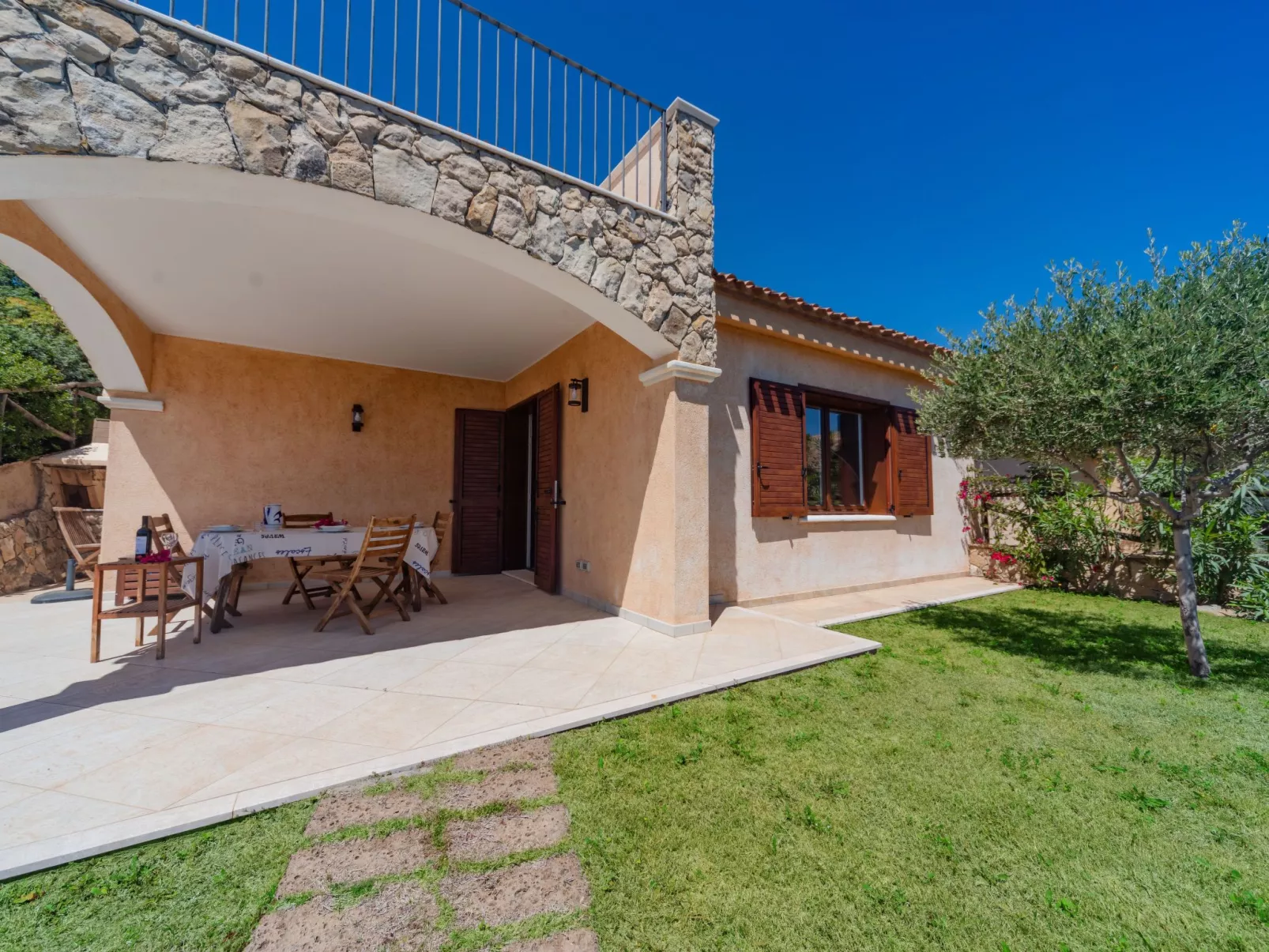 Moderne Villa mit atemberaubendem Blick auf die Küste