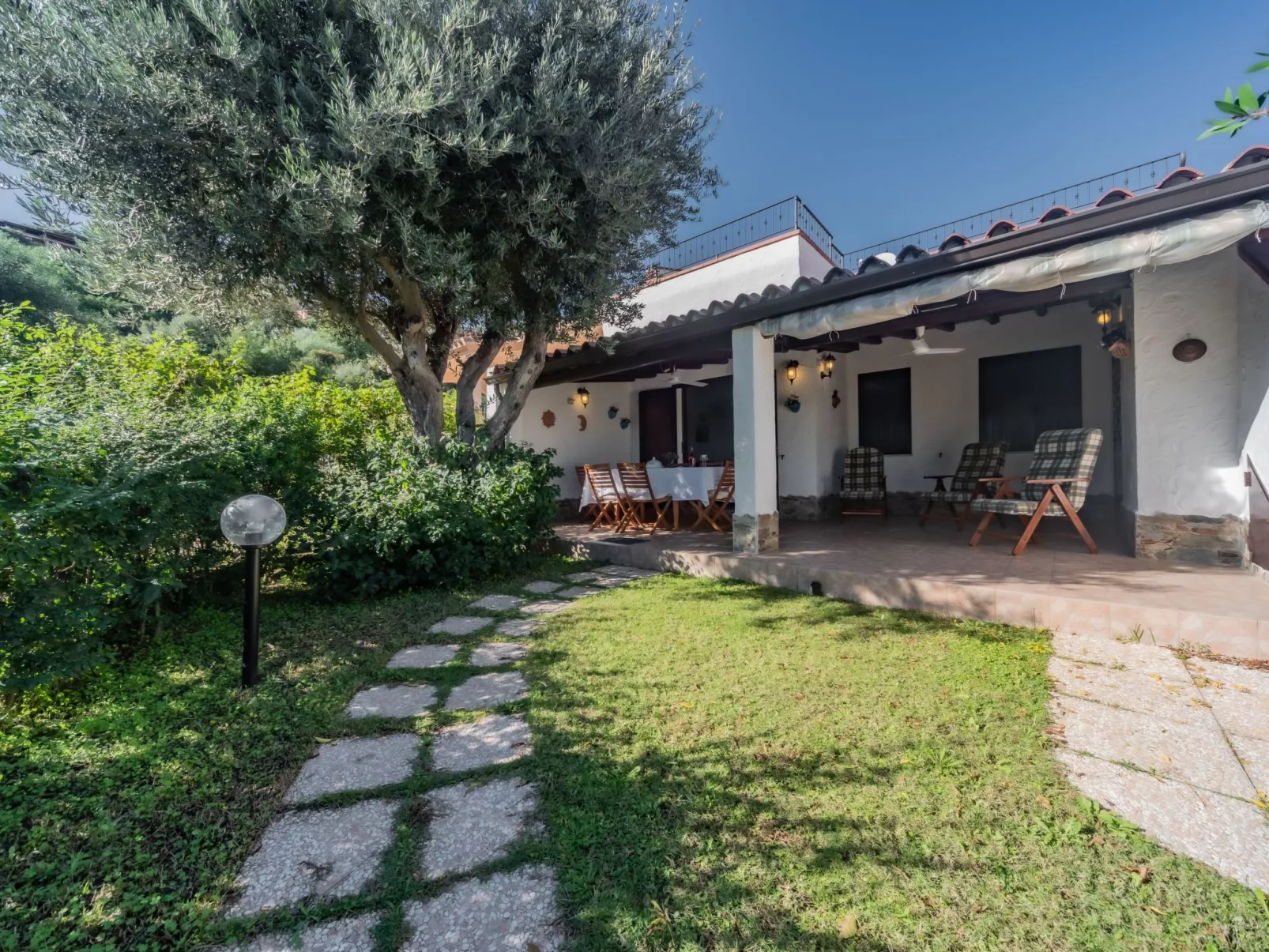 Haus in Costa Rei mit Terrasse, Garten und Grill