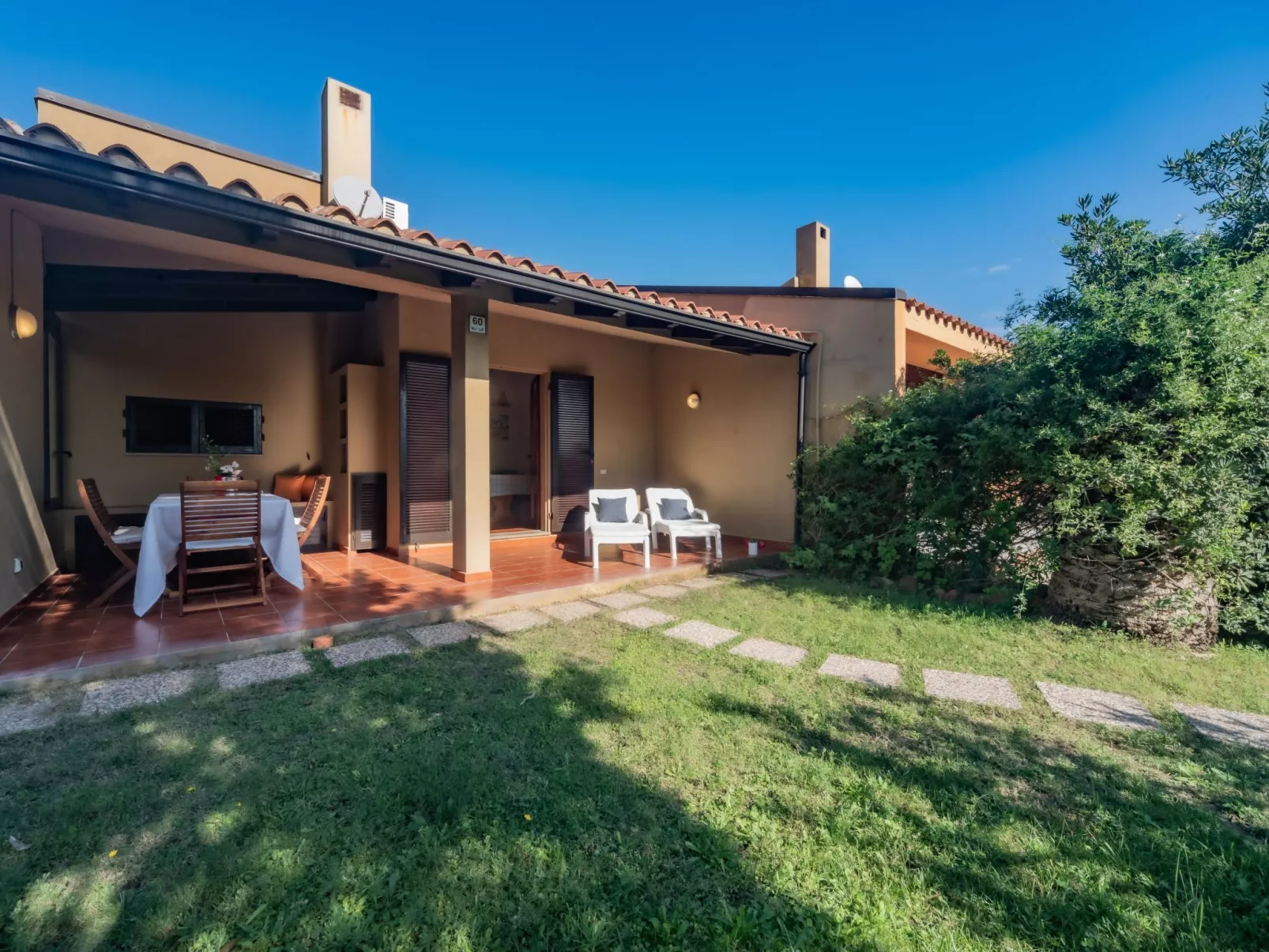 Gepflegtes Ferienhaus in Laufnähe zum Strand und mit gehobener Ausstattung