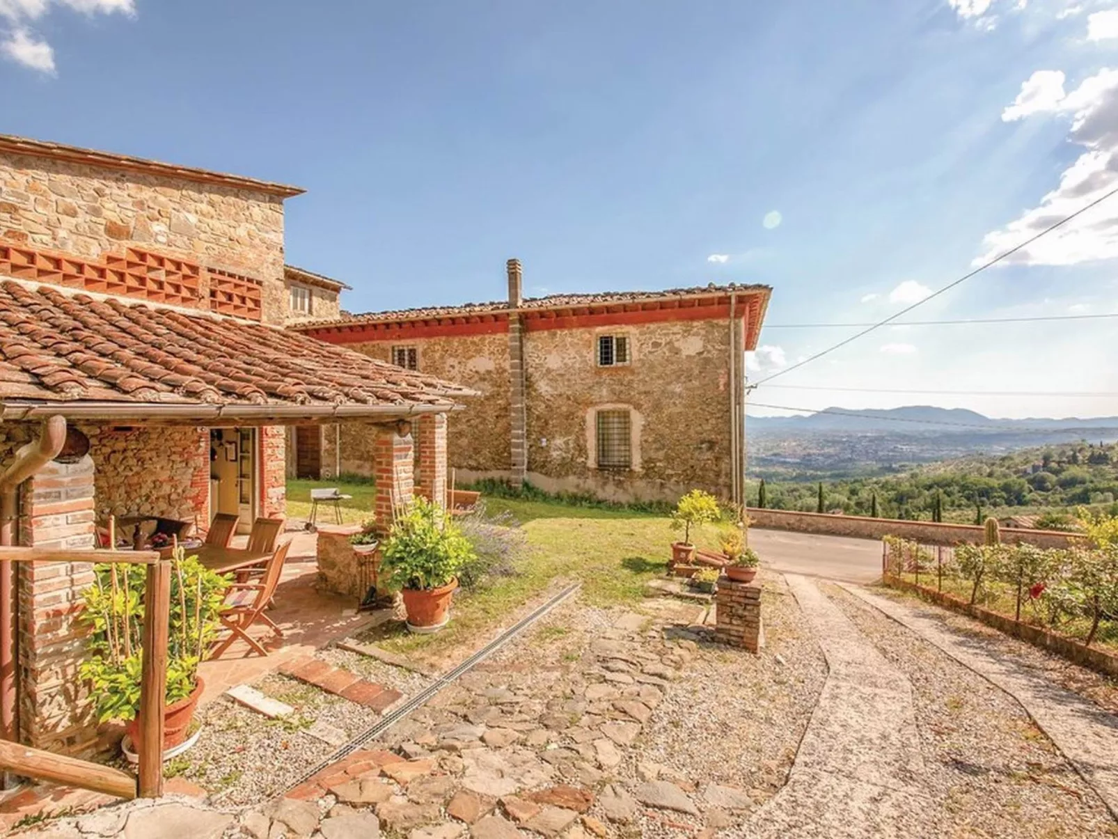 Haus mit Garten, Terrasse, in den Hügeln von Lucca