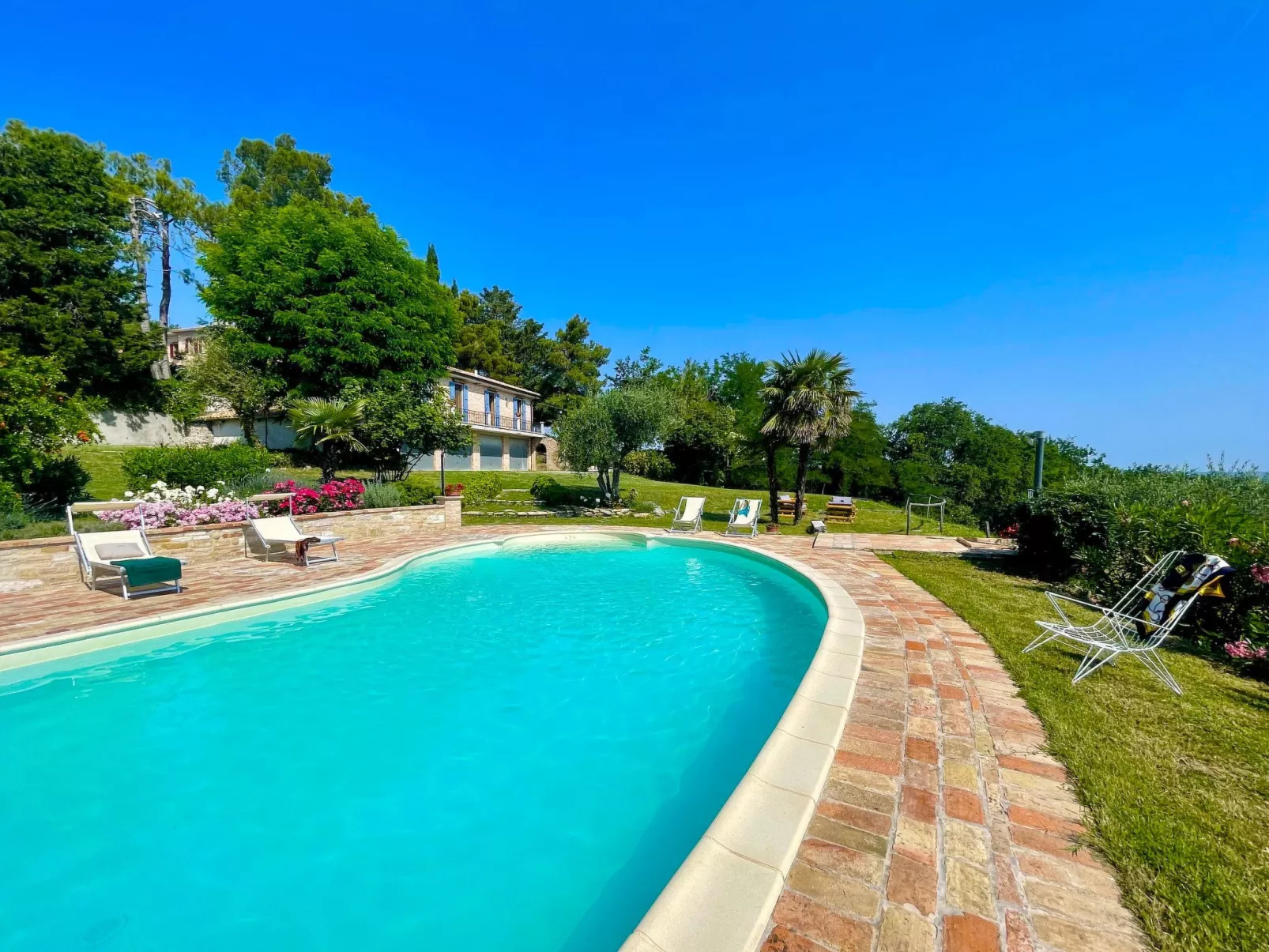 Casa Zefiro Marche Holiday Villas, privater Pool