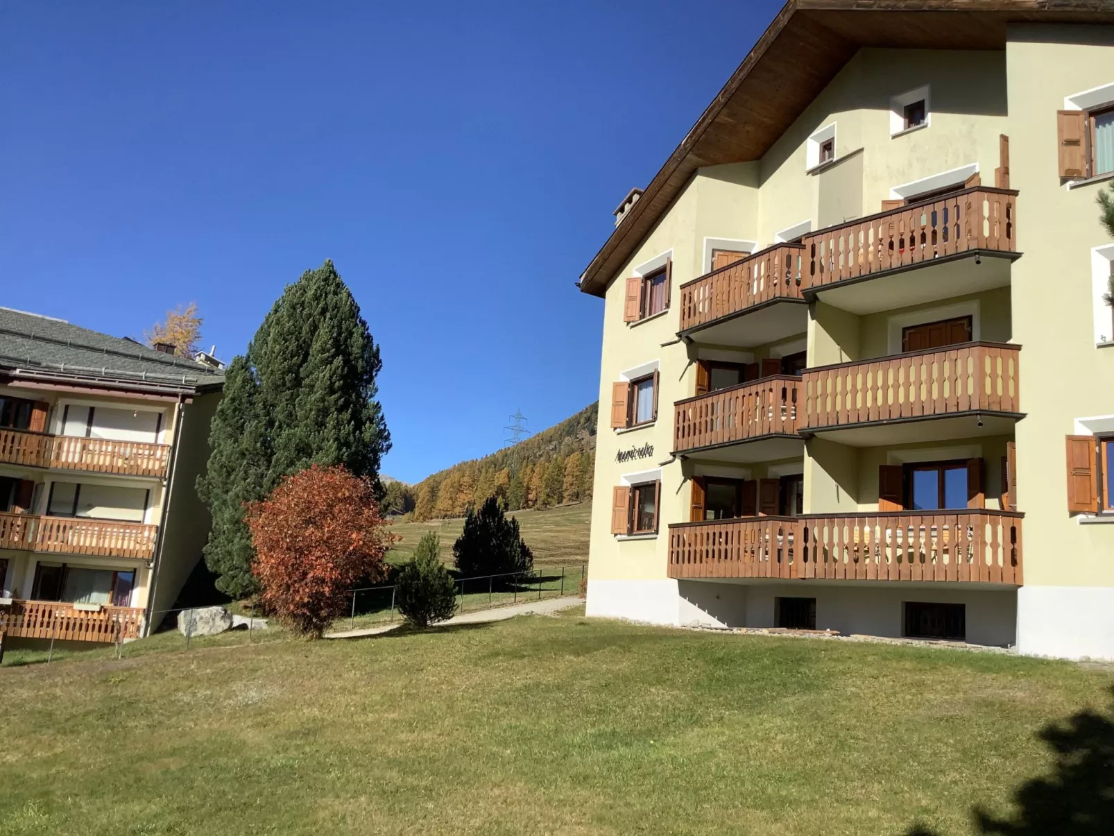 Chesa Auicula-Buiten