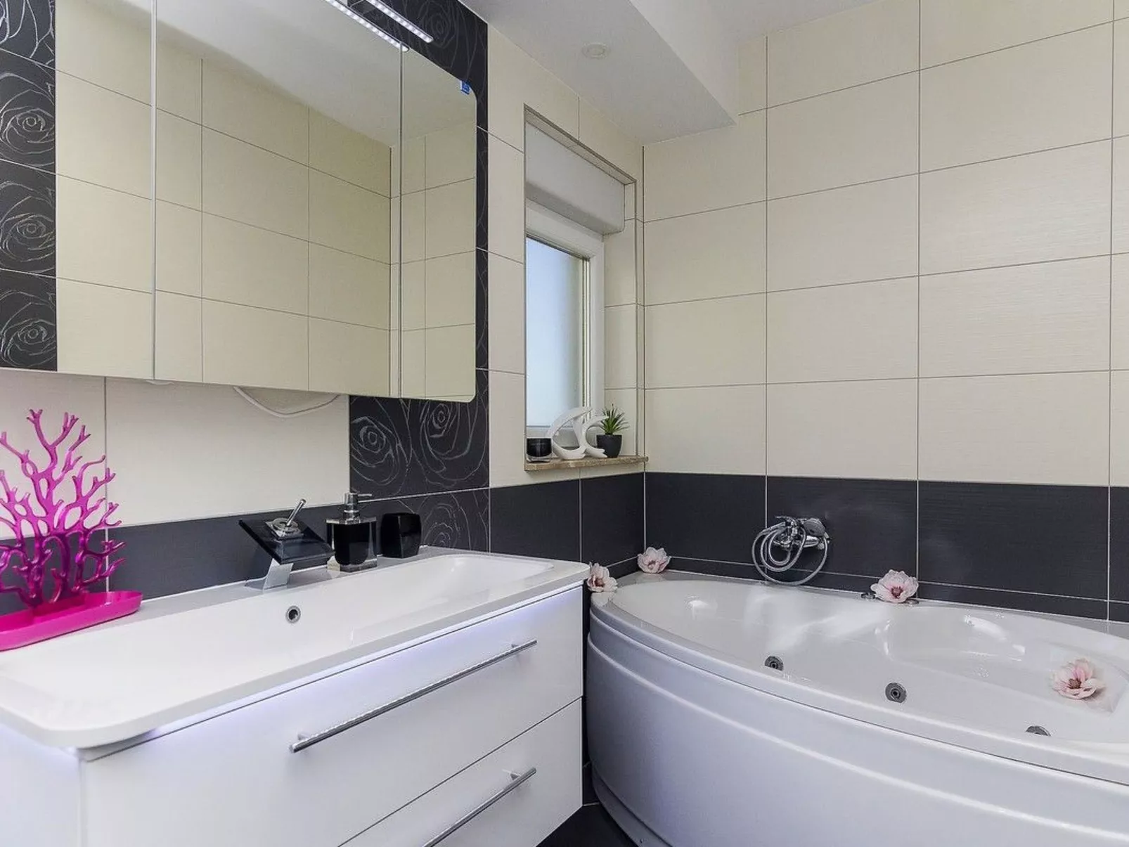 Penthousewohnung mit Whirlpool und Meerblick-Binnen