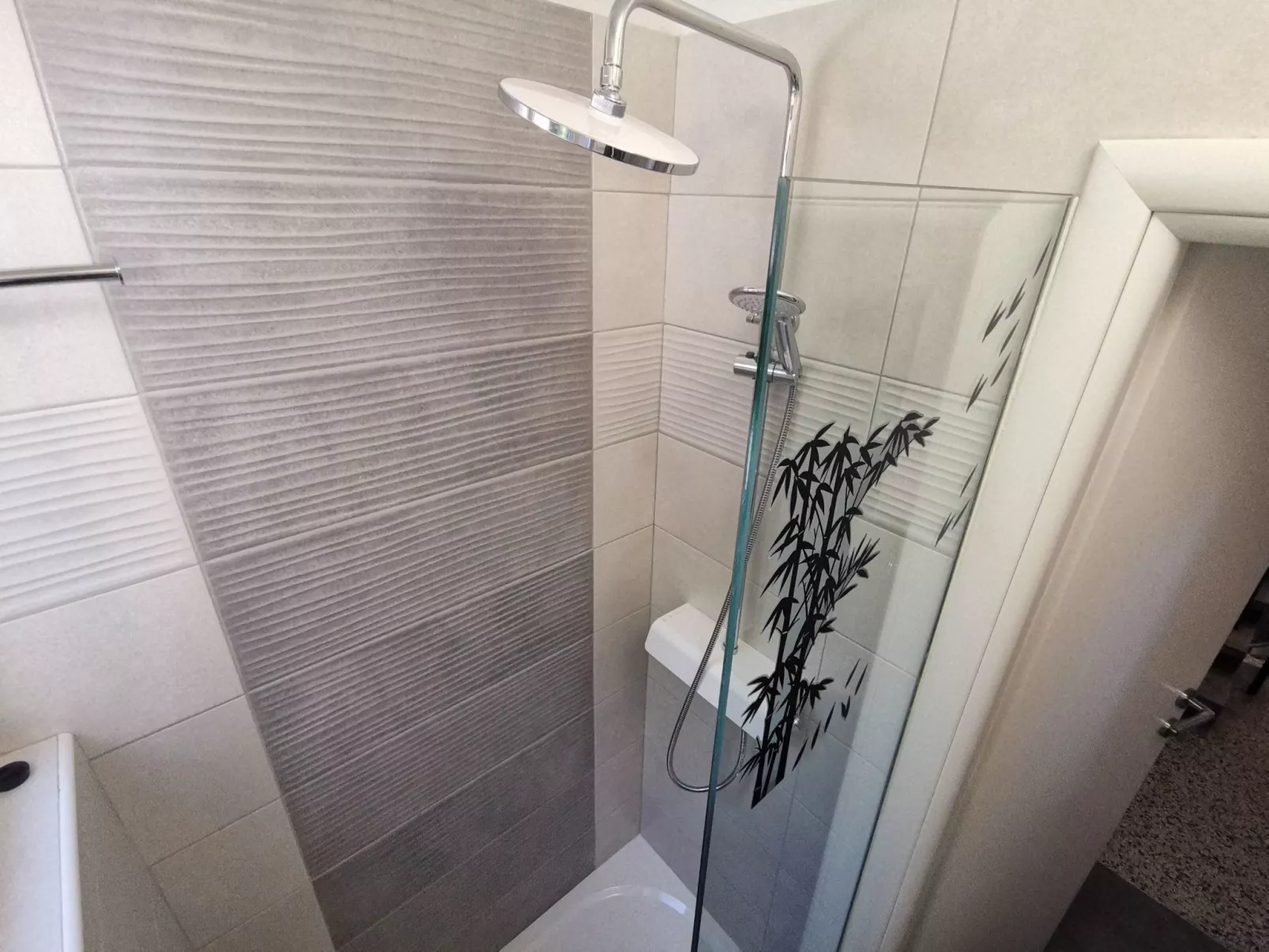 "Bruno" mit Blick auf das Wasser-Image-tags.info