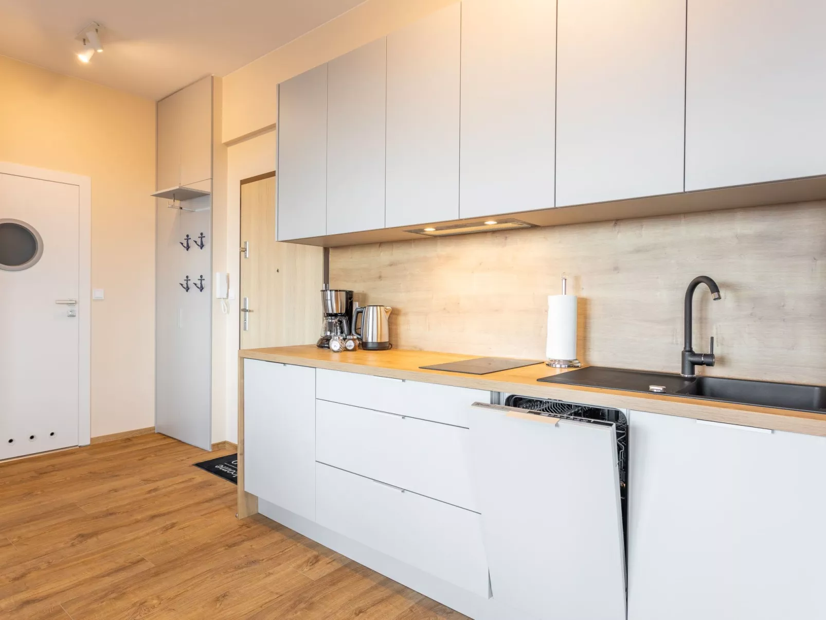 Luxuriös eingerichtete,helle Ferienwohnung am Meer