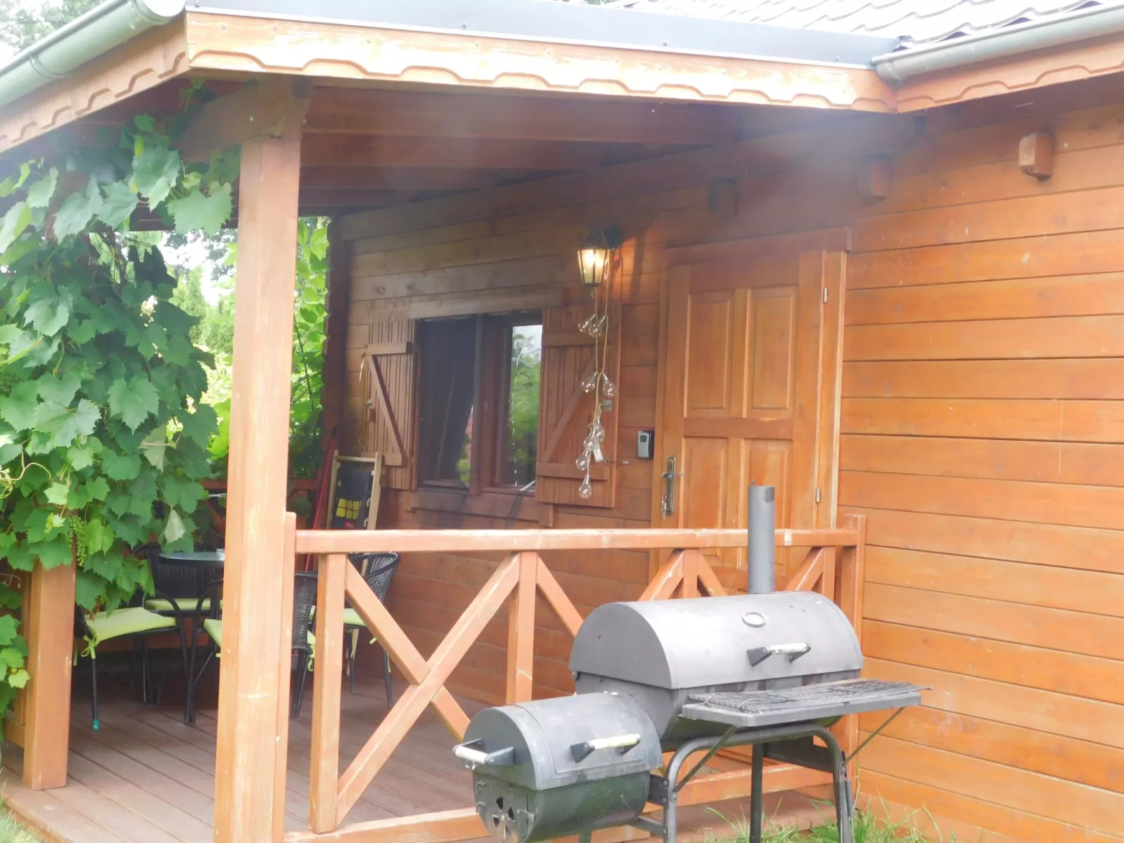 Haus in Karsibór mit Grill, Terrasse und Garten-Buiten