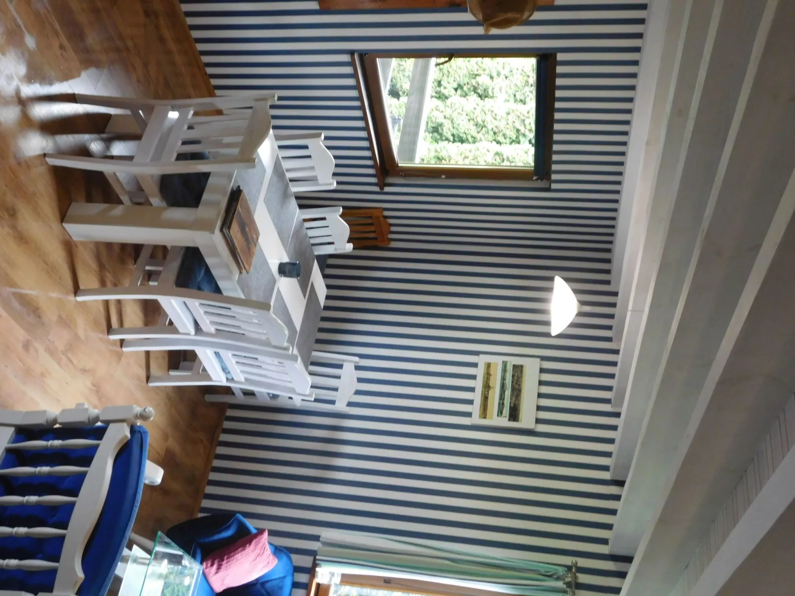 Auf einer Insel-Binnen