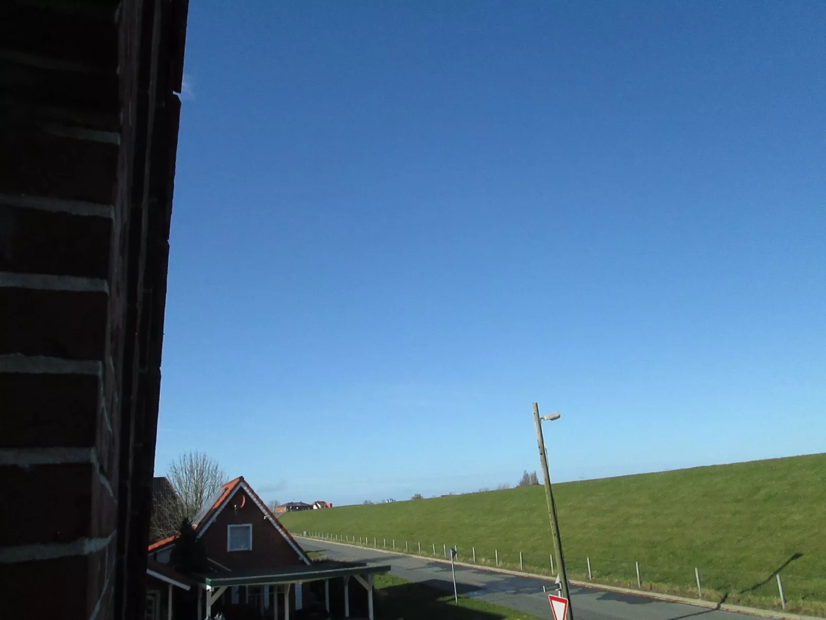 Mit Wintergarten und Garten am Deich