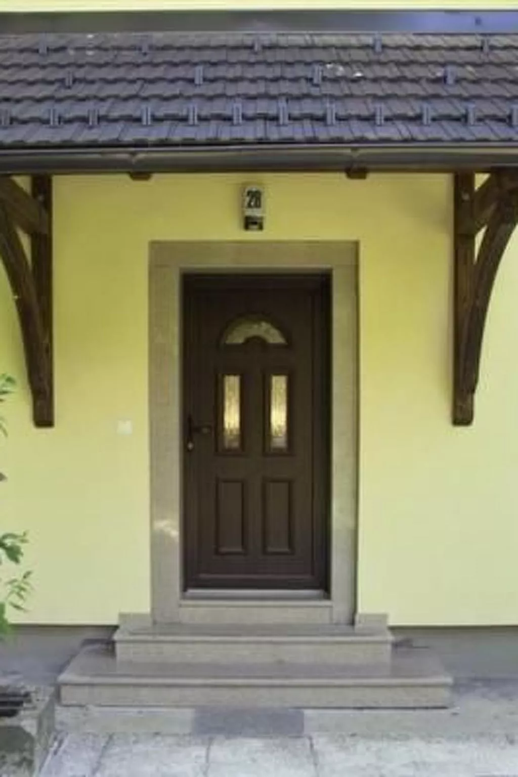 Kleines Haus am Rande des Waldes