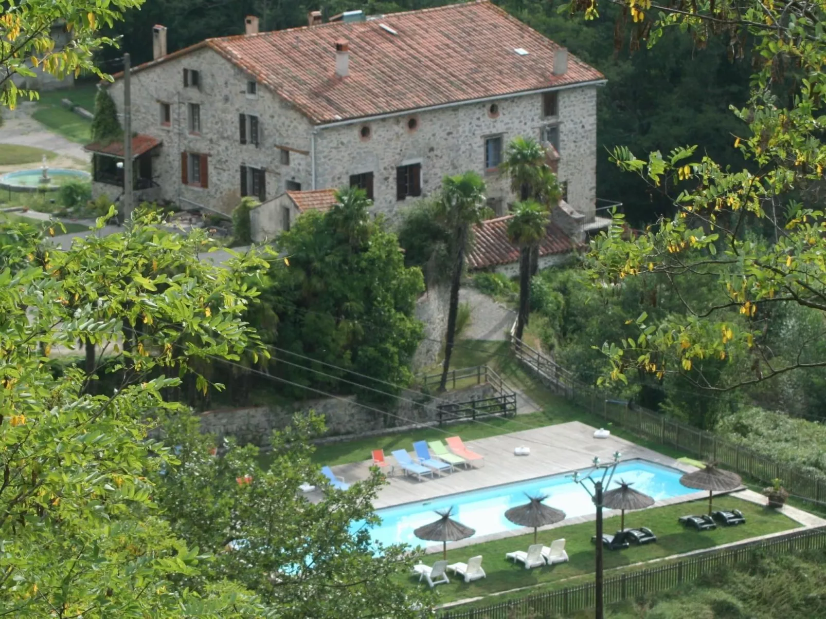 "Le Grenier" mit Pool-Buiten