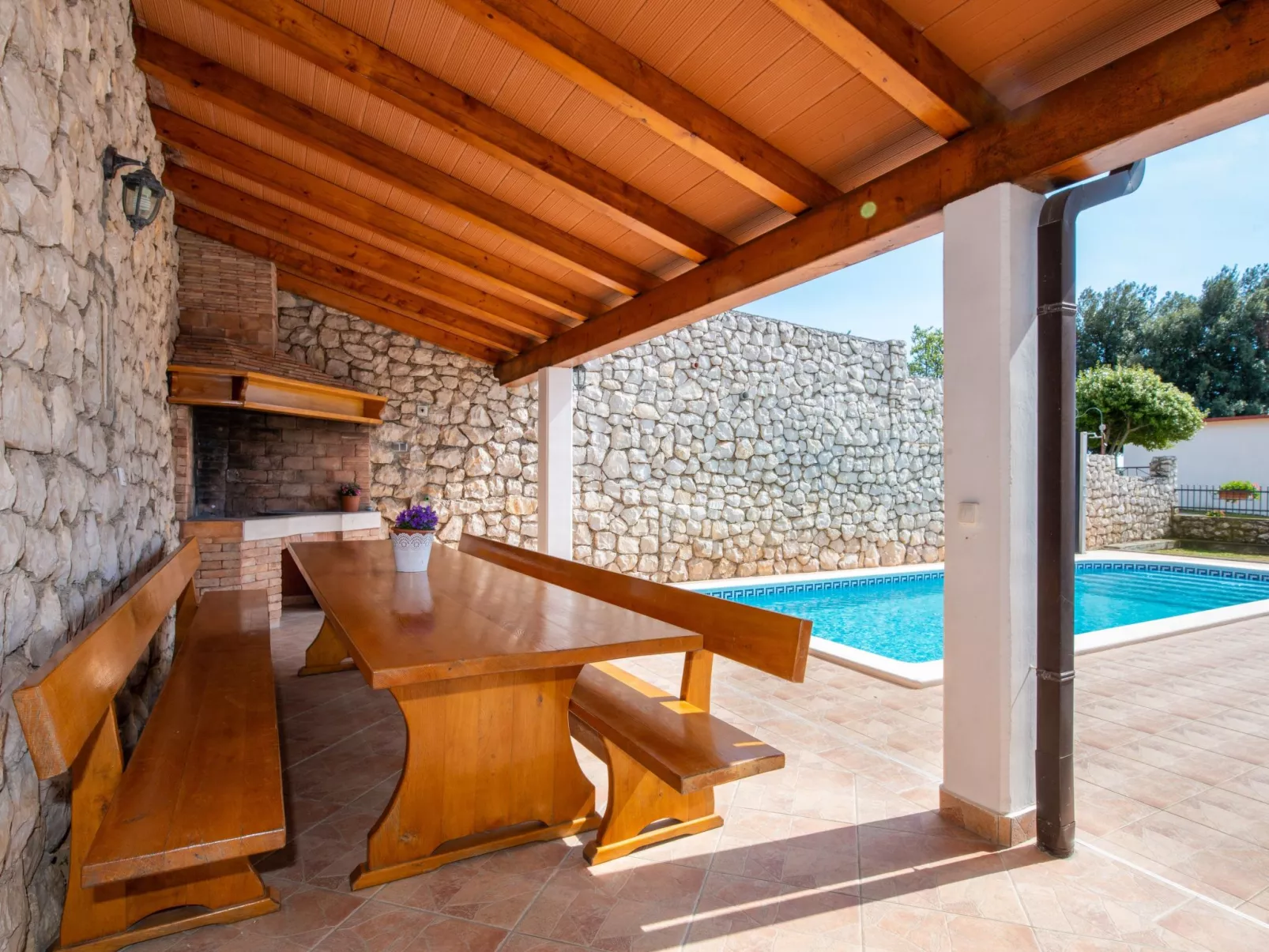 Am Südhang gelegen mit Meerblick