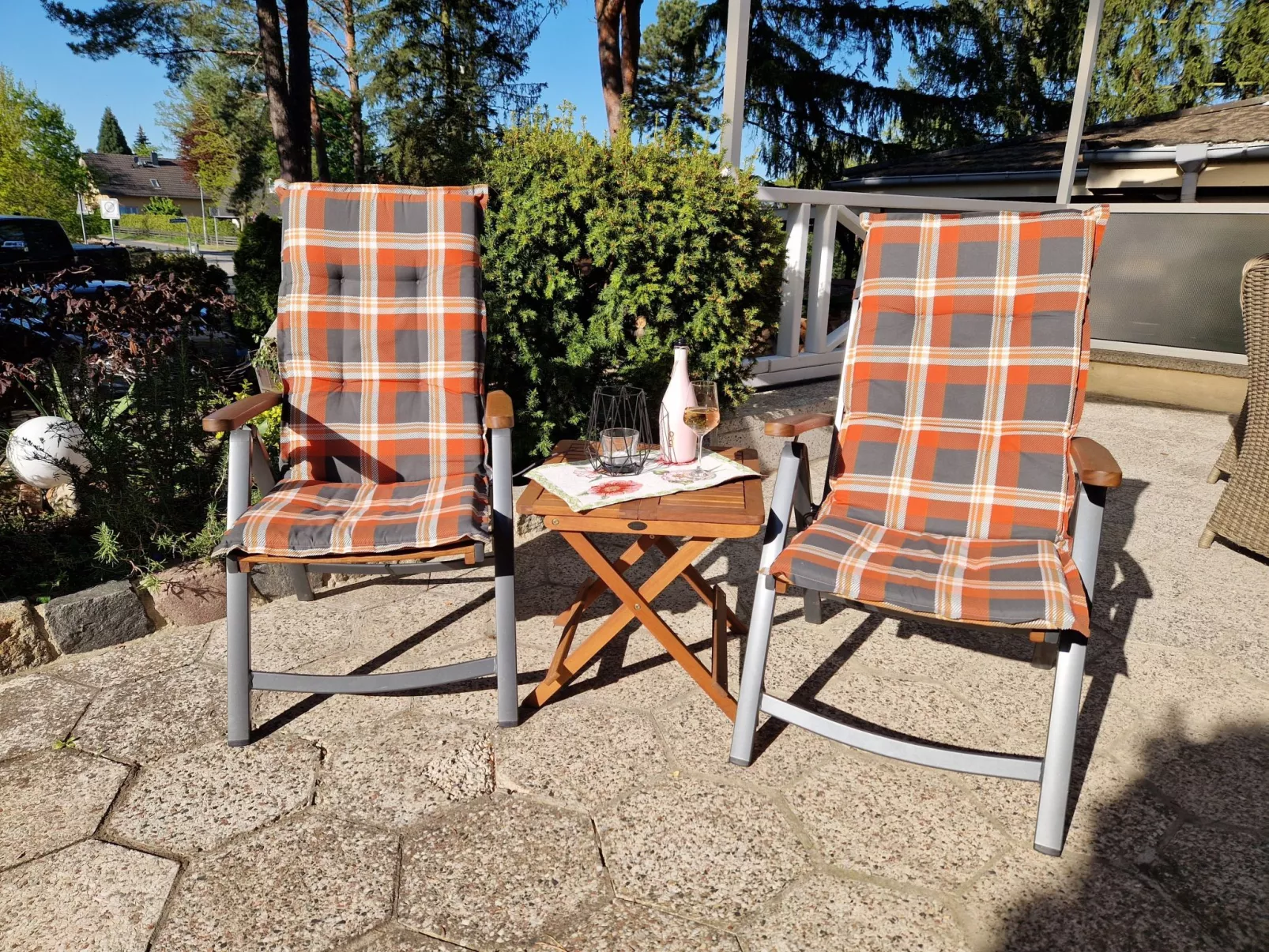 Mit Garten, Grill und Terrasse