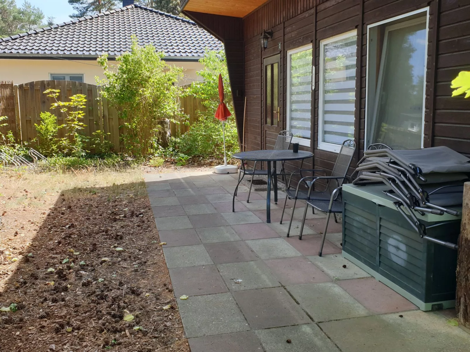 Holz-Bungalow mit Terrasse