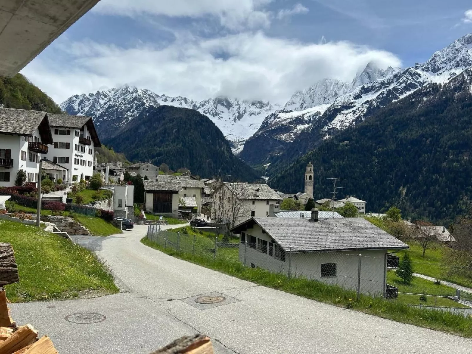 Einzimmerwohnung mit Bergblick