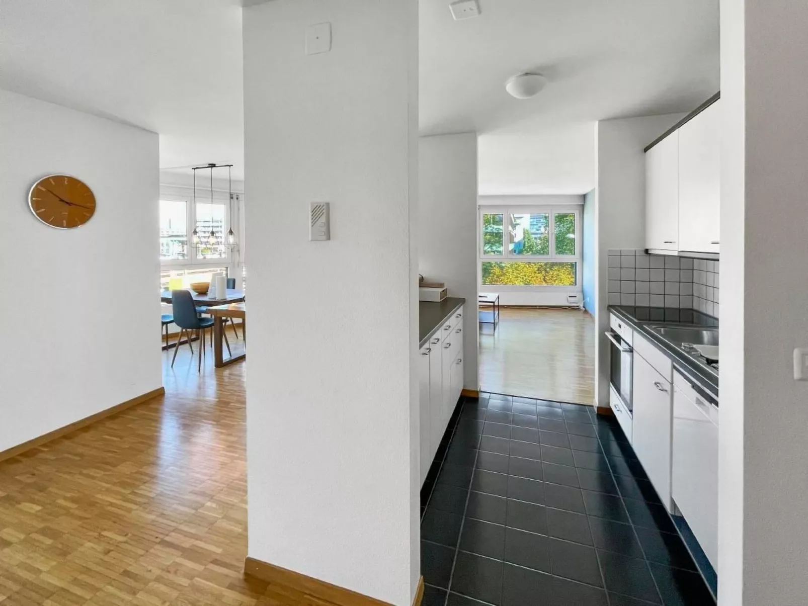 ARISER Zug Central Business Apartment