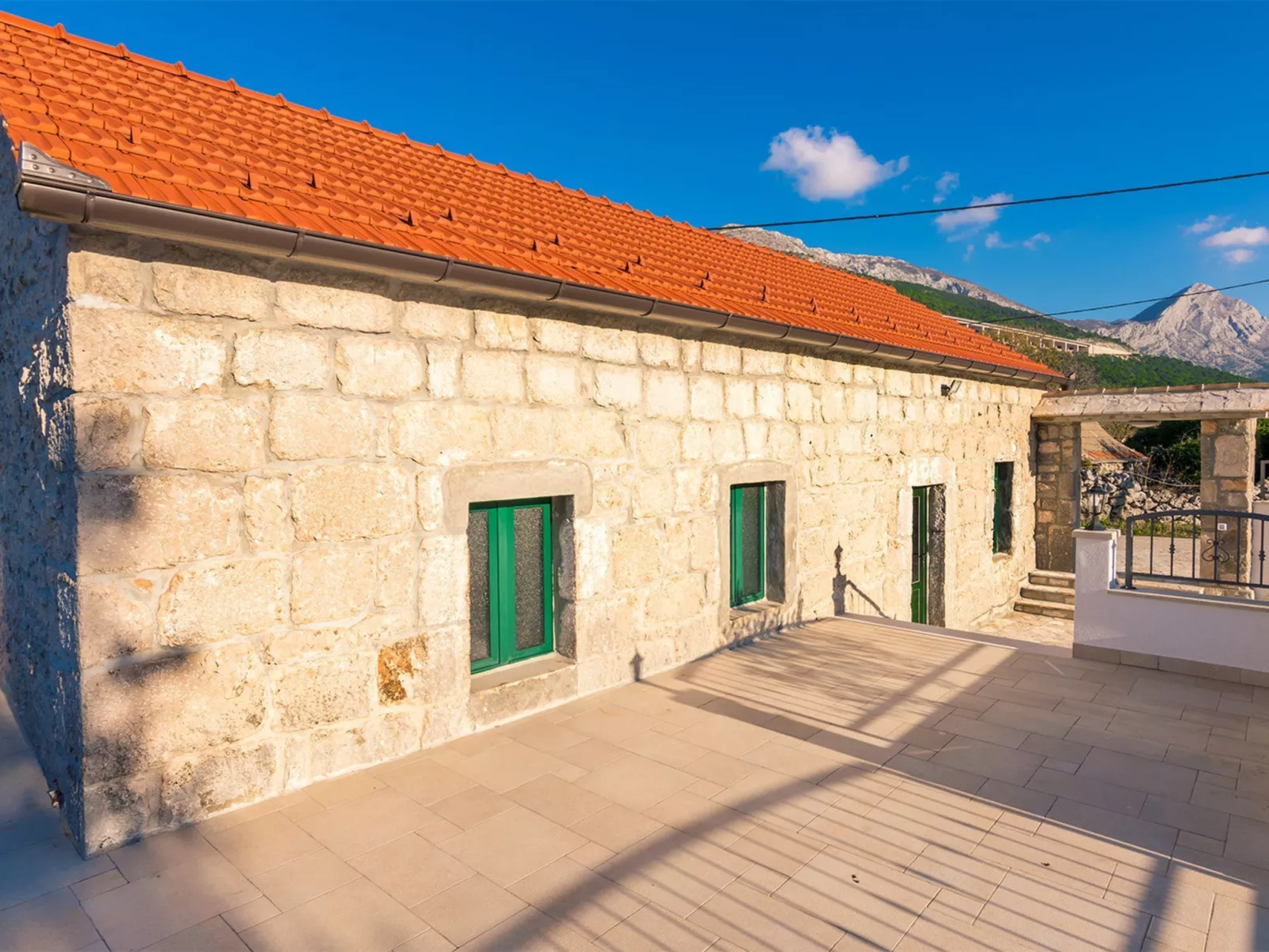 Stipanovi Dvori mit Bergblick-Buiten
