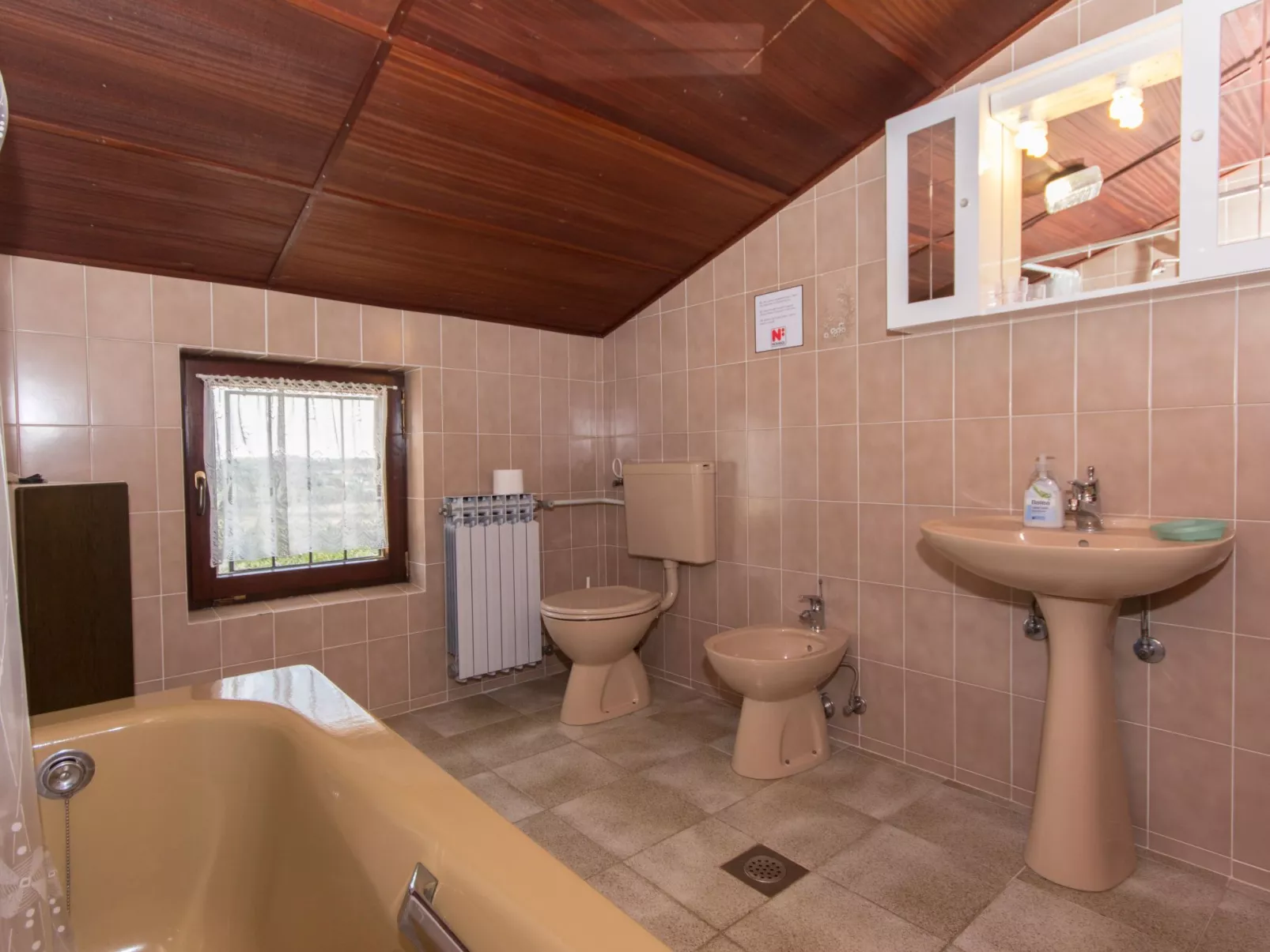 Haus in Vinkuran mit Pool und Bergblick