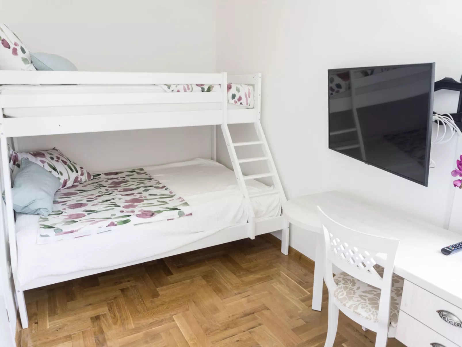 Nettes Ferienhaus in Smoljanci mit Privatem Pool-Binnen