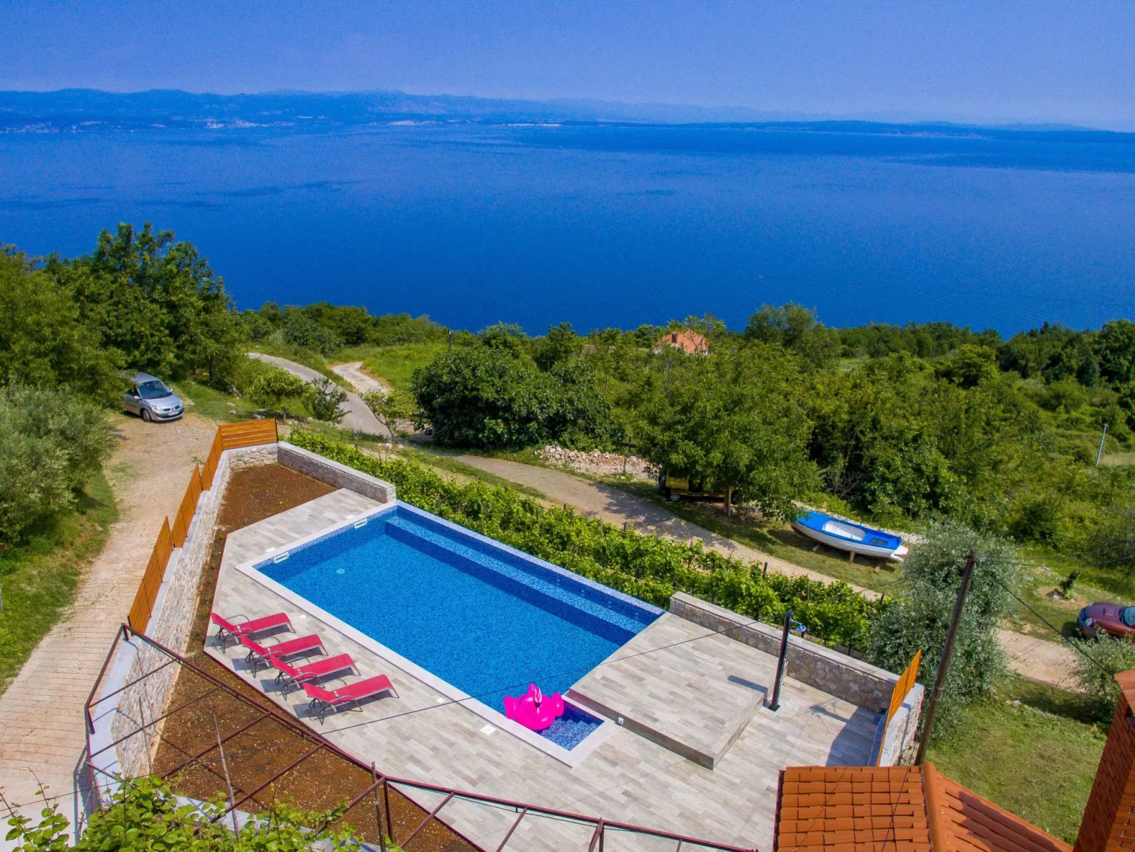 Mit großem Garten und Pool-Buiten