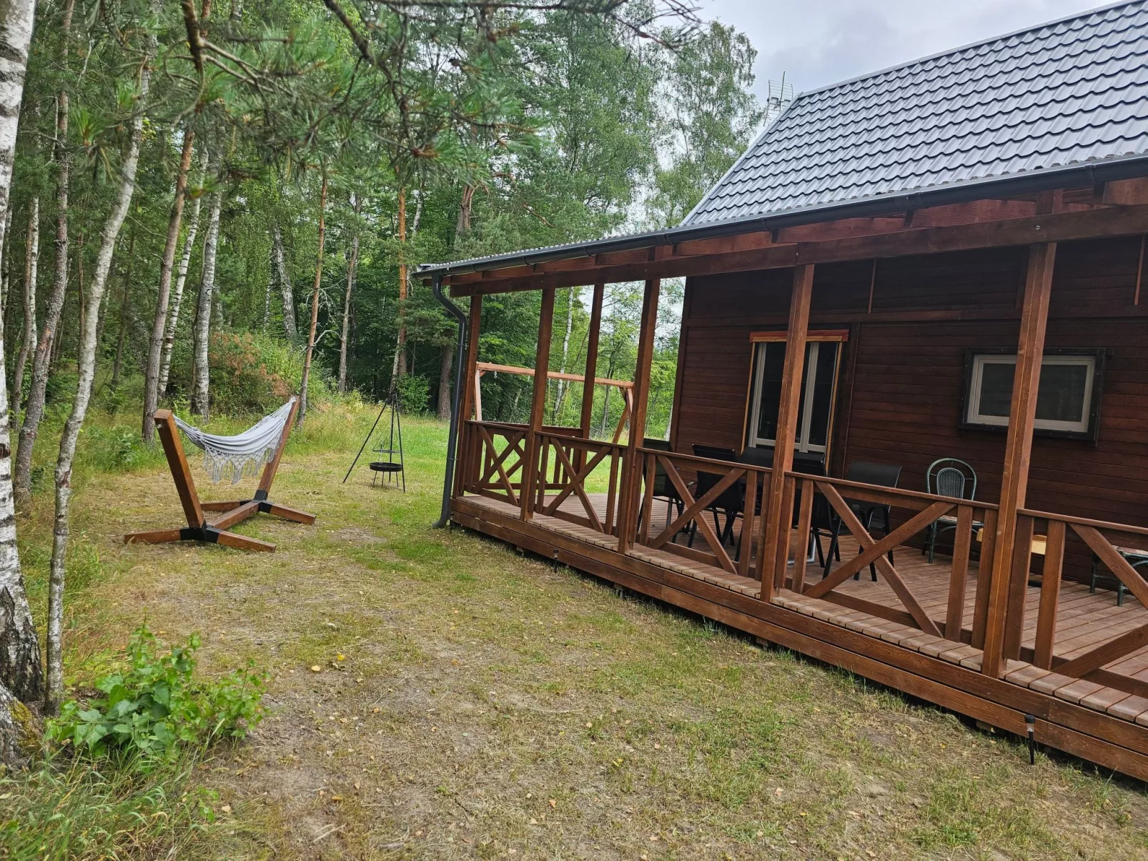 "Brown House" mit eigener Terrasse-Buiten