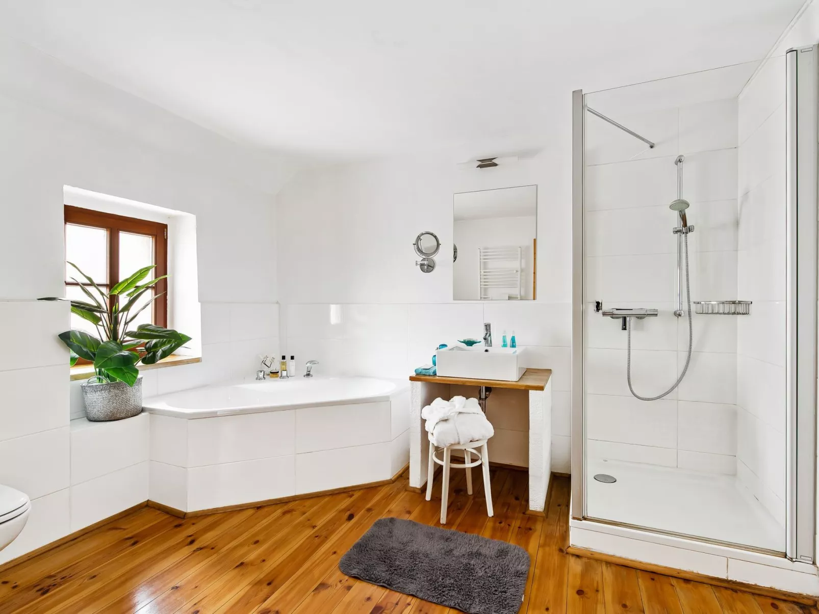 Mit Garten, Grill und Terrasse