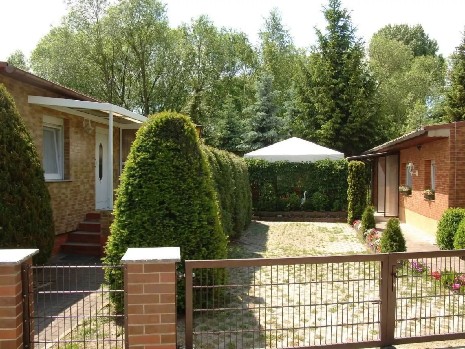 In Alt-Schadow mit Grill und Terrasse