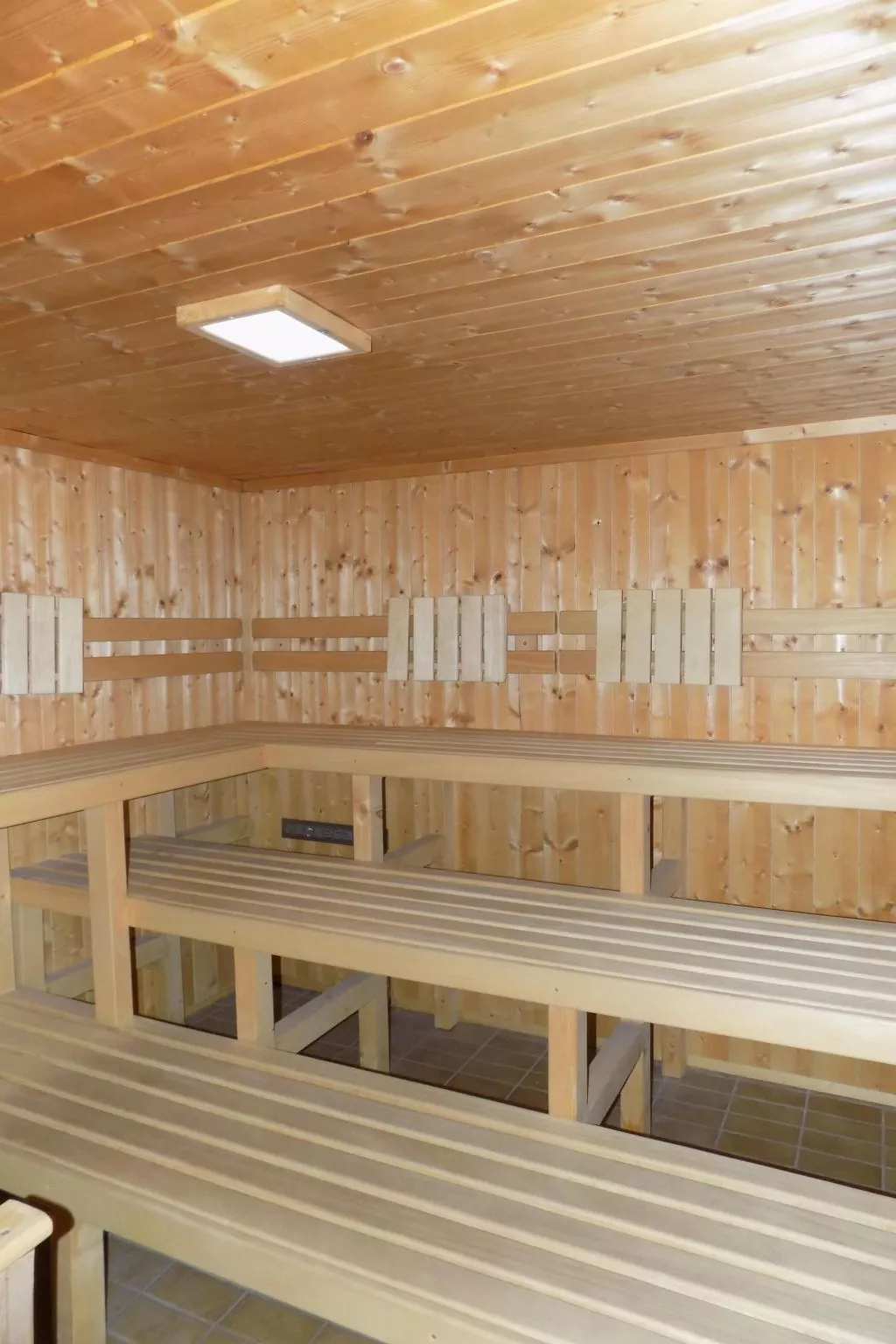 Wohnung mit möblierter Terrasse und Waldblick