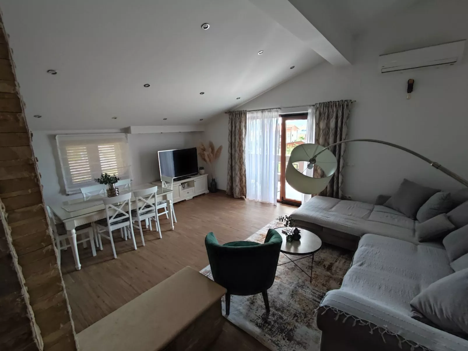 Angenehmes Haus in Posedarje mit großem Garten