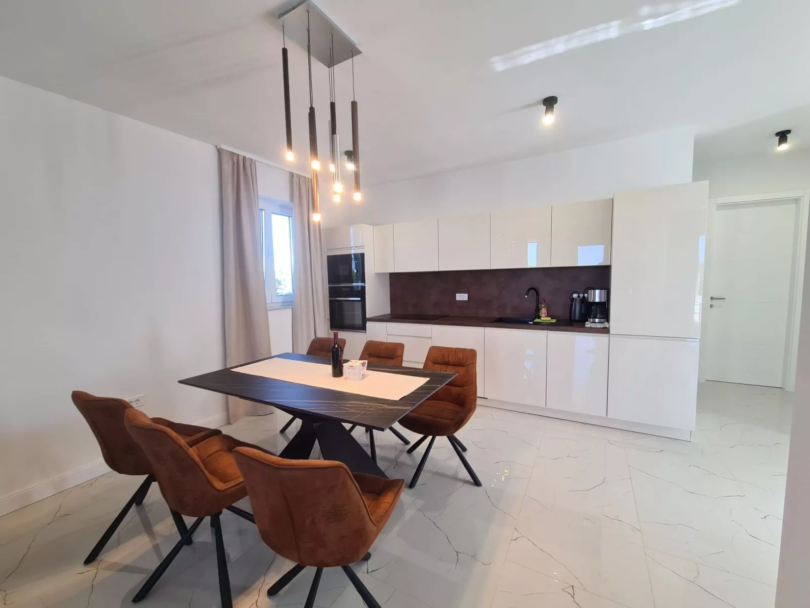 Neue Villa Angelo mit Sauna und beheiztem Pool-Binnen