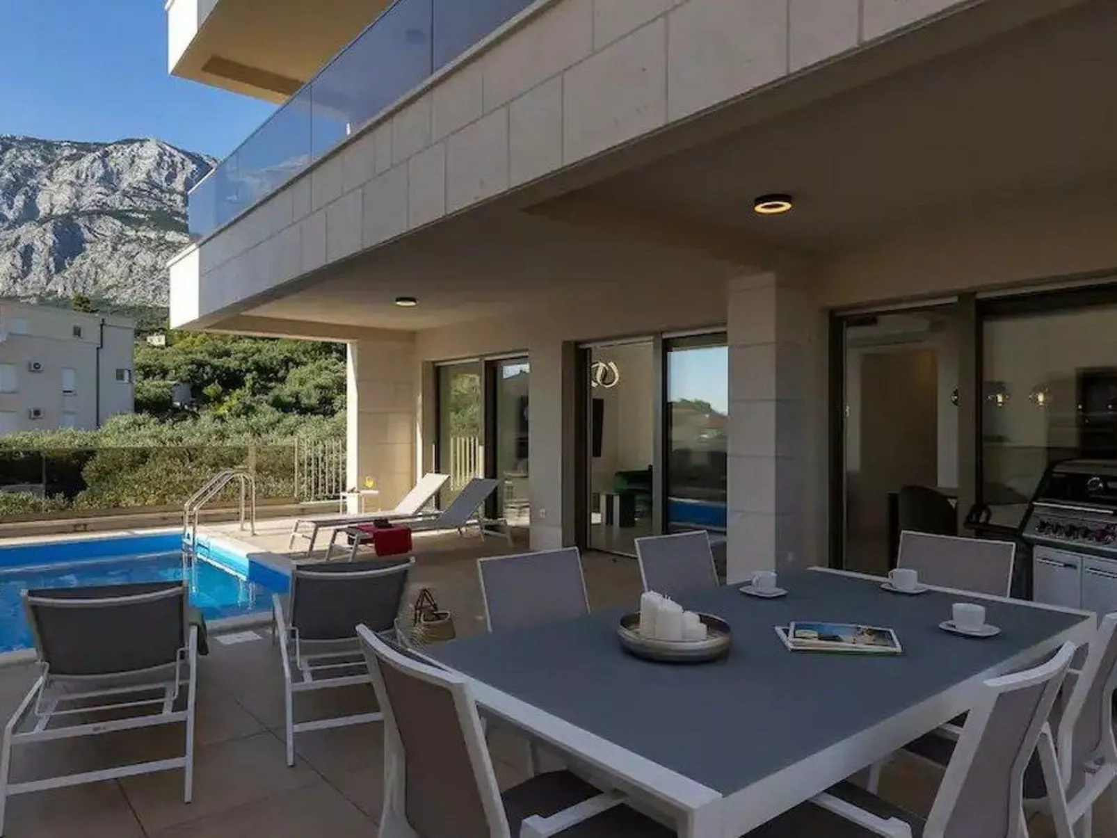 Apartman DeLux with private pool-Buiten