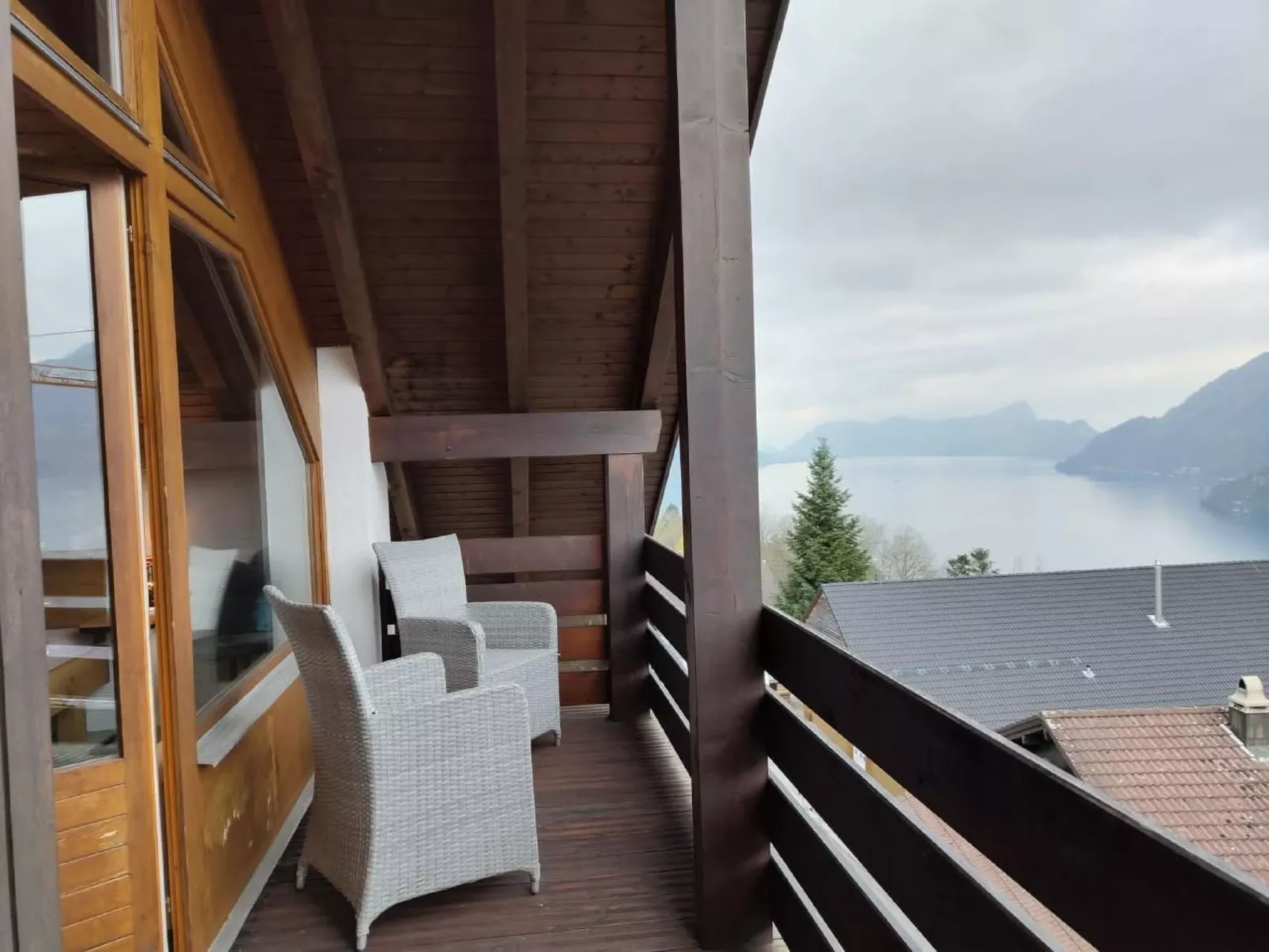 Villa Seelisberg mit Jacuzzi und Panoramablick-Buiten