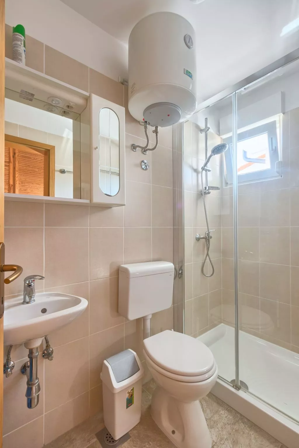 Haus Daniela mit überdachter Terrasse und Pool