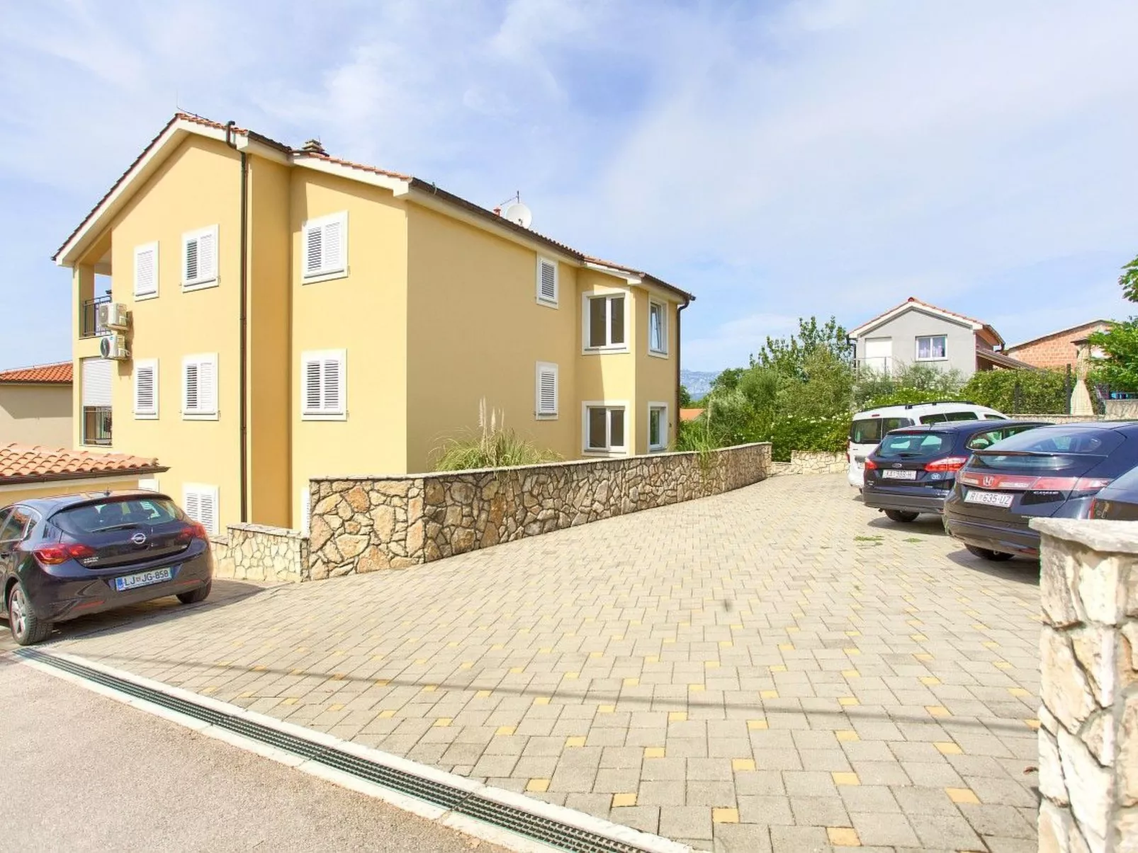 Sabina-Image-tags.info