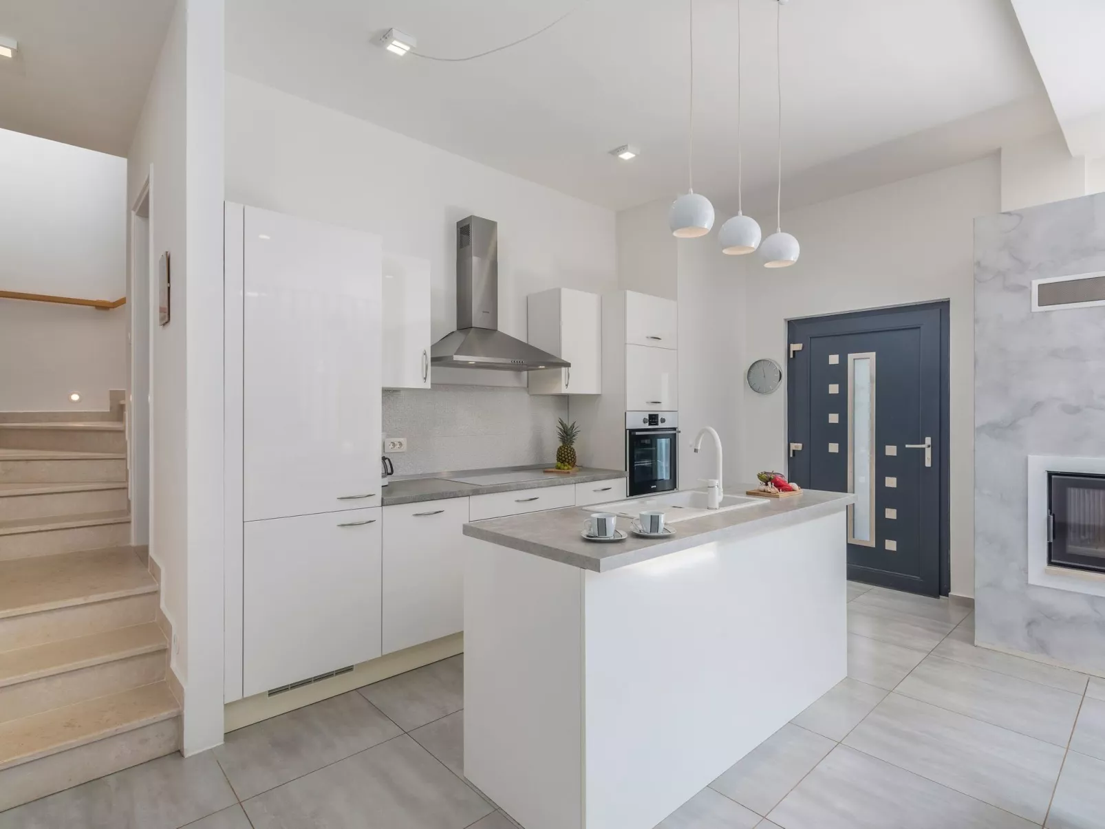 'Villa Selest' mit Wasserblick-Image-tags.info