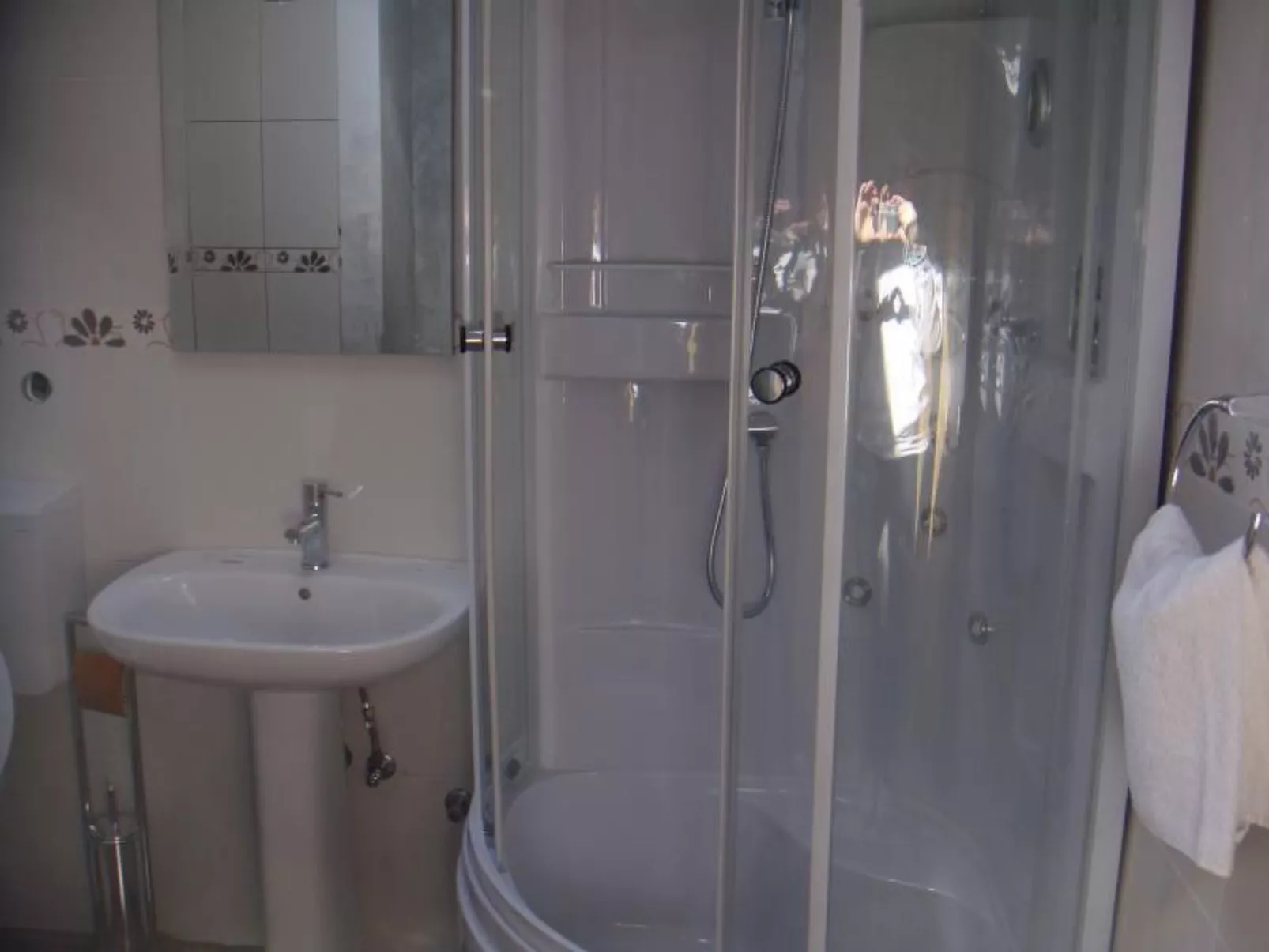 Wohnung in Povlja mit privatem Parkplatz