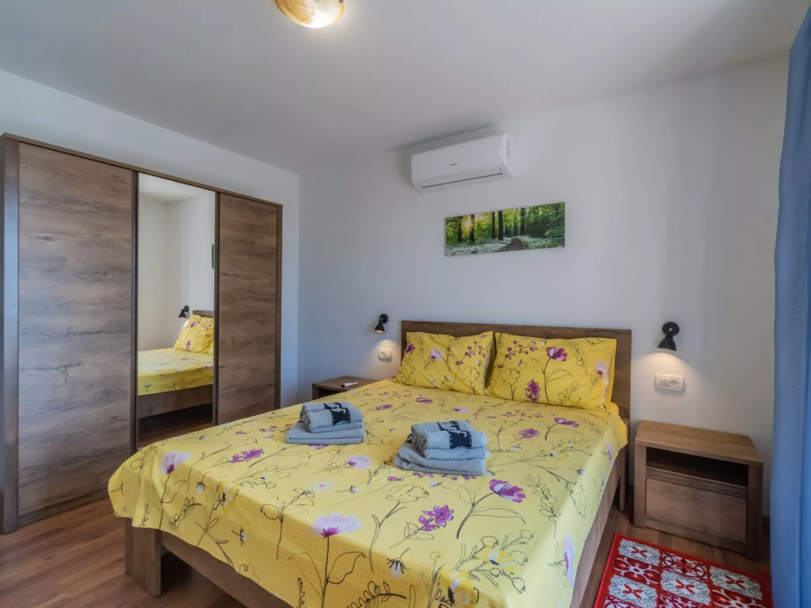 Elegantes Escape mit Pool und Panoramablick-Binnen