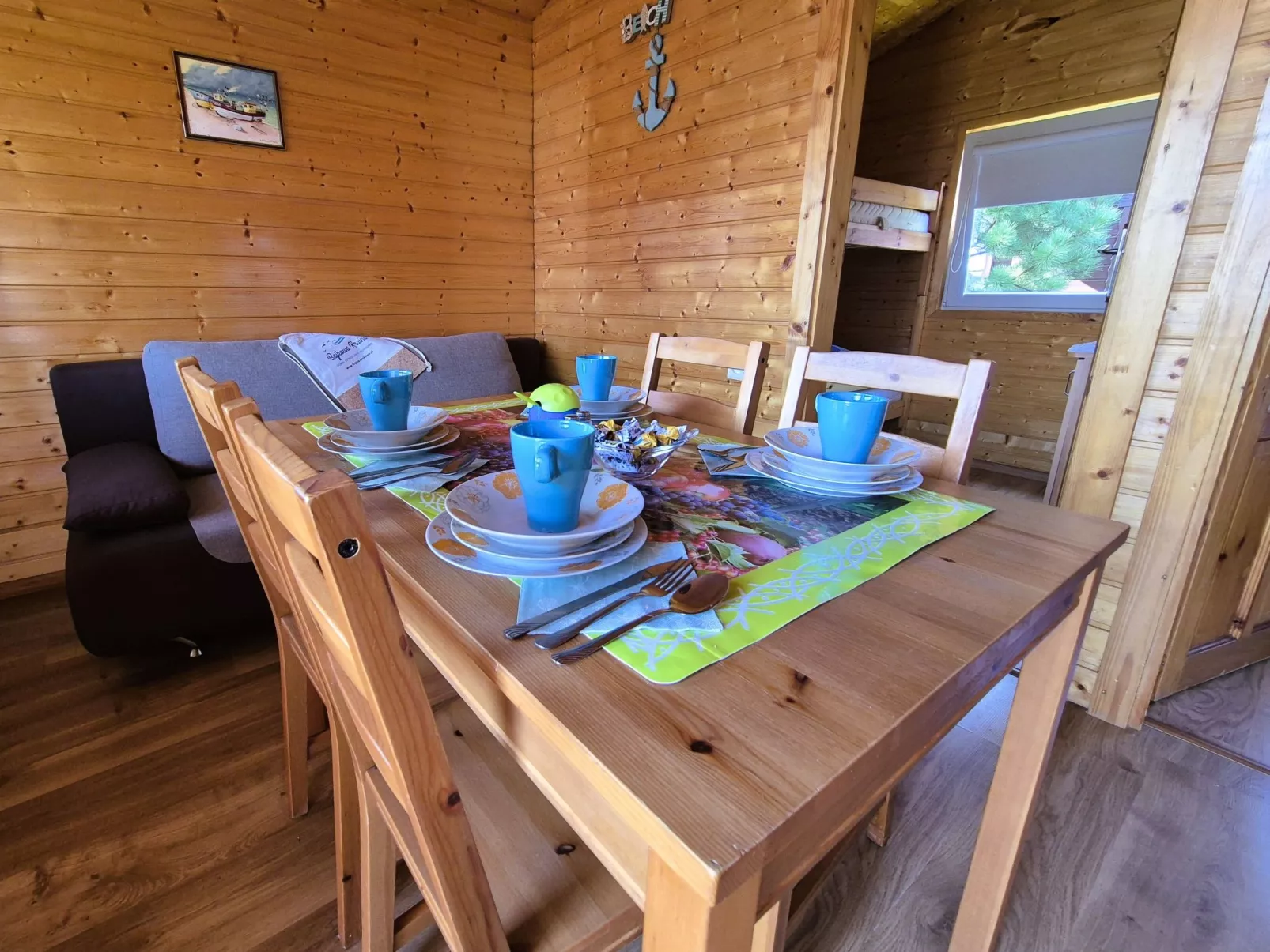 Mit gemeinschaftlichem Pool-Binnen