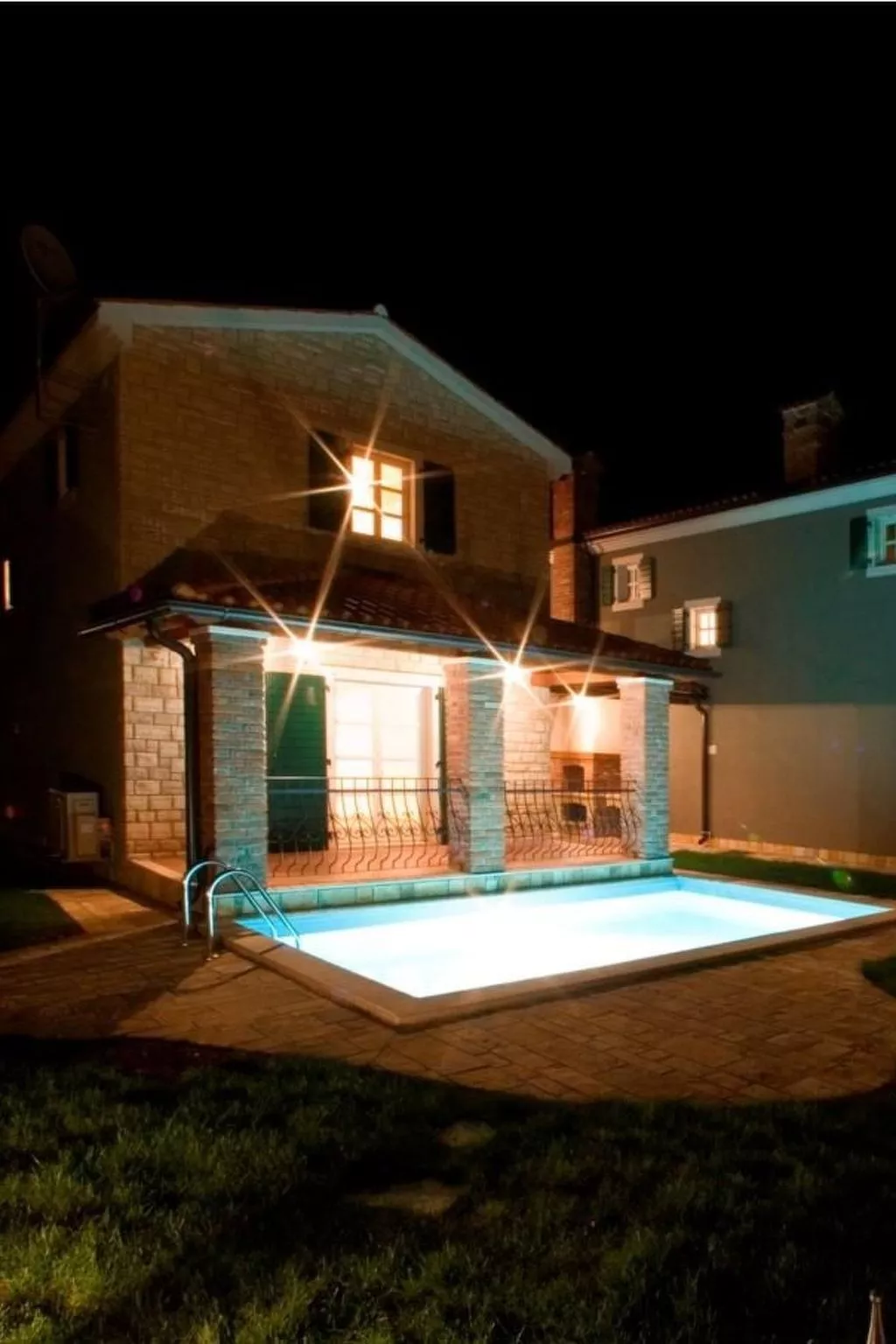 Großzügiges Ferienhaus mit Pool und Sonnenterrasse