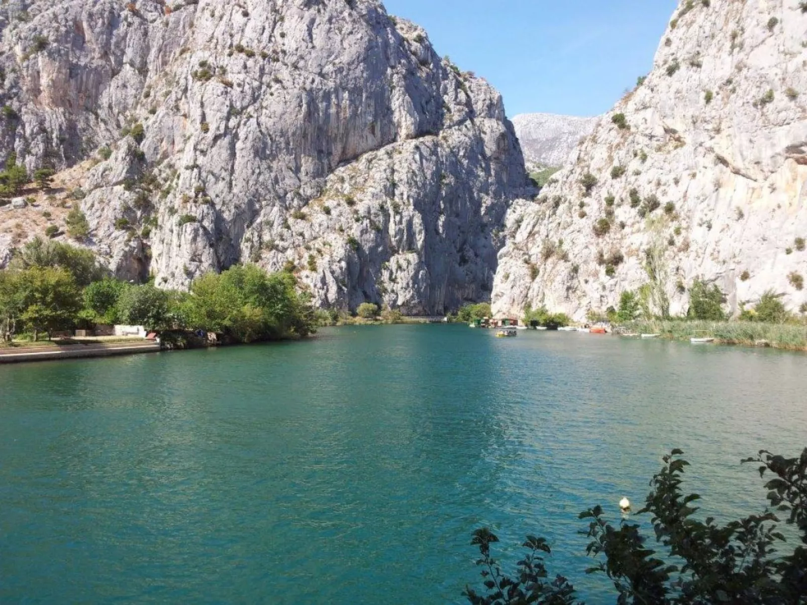 Klimatisierte Ferienwohnung in Okrug Gornji mit Gepflegtem Garten und Seeblick-Image-tags.info