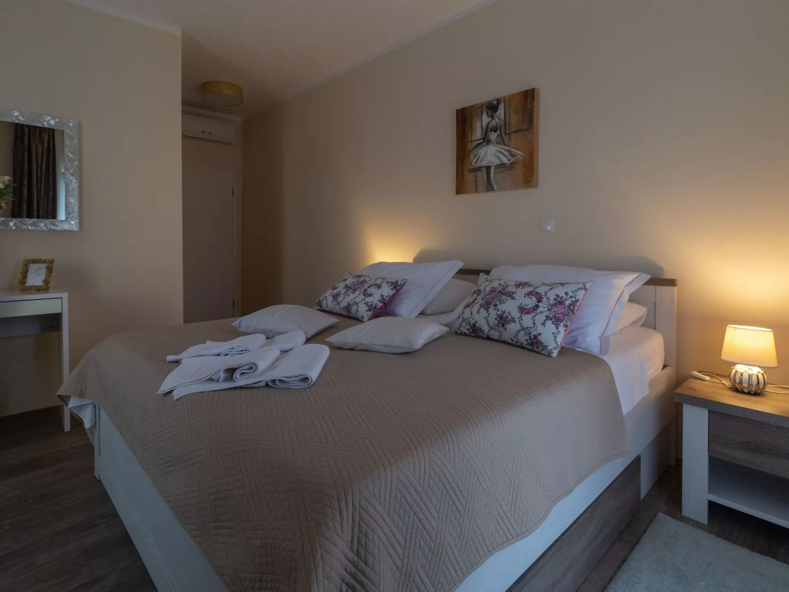 Villa mit Garten, Grill und Terrasse-Binnen