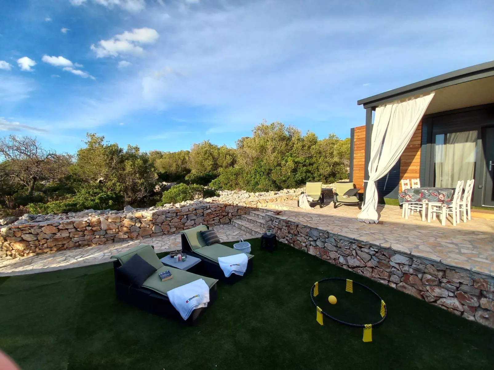 Strandhaus Hela - Ferienanlage Bain, Žut - Kornati-Buiten