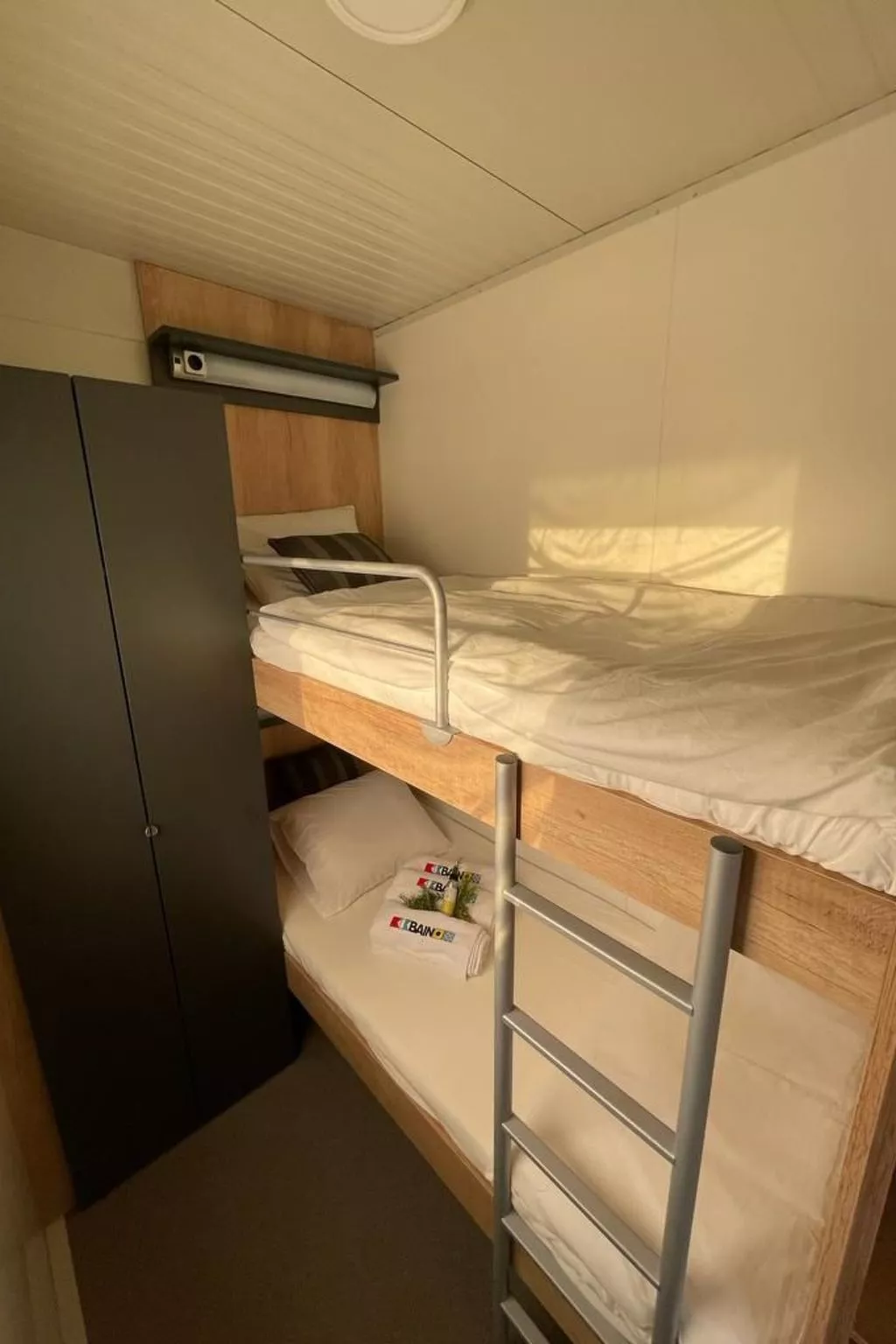 Strandhaus Danica - Ferienanlage Bain, Žut - Kornati-Binnen